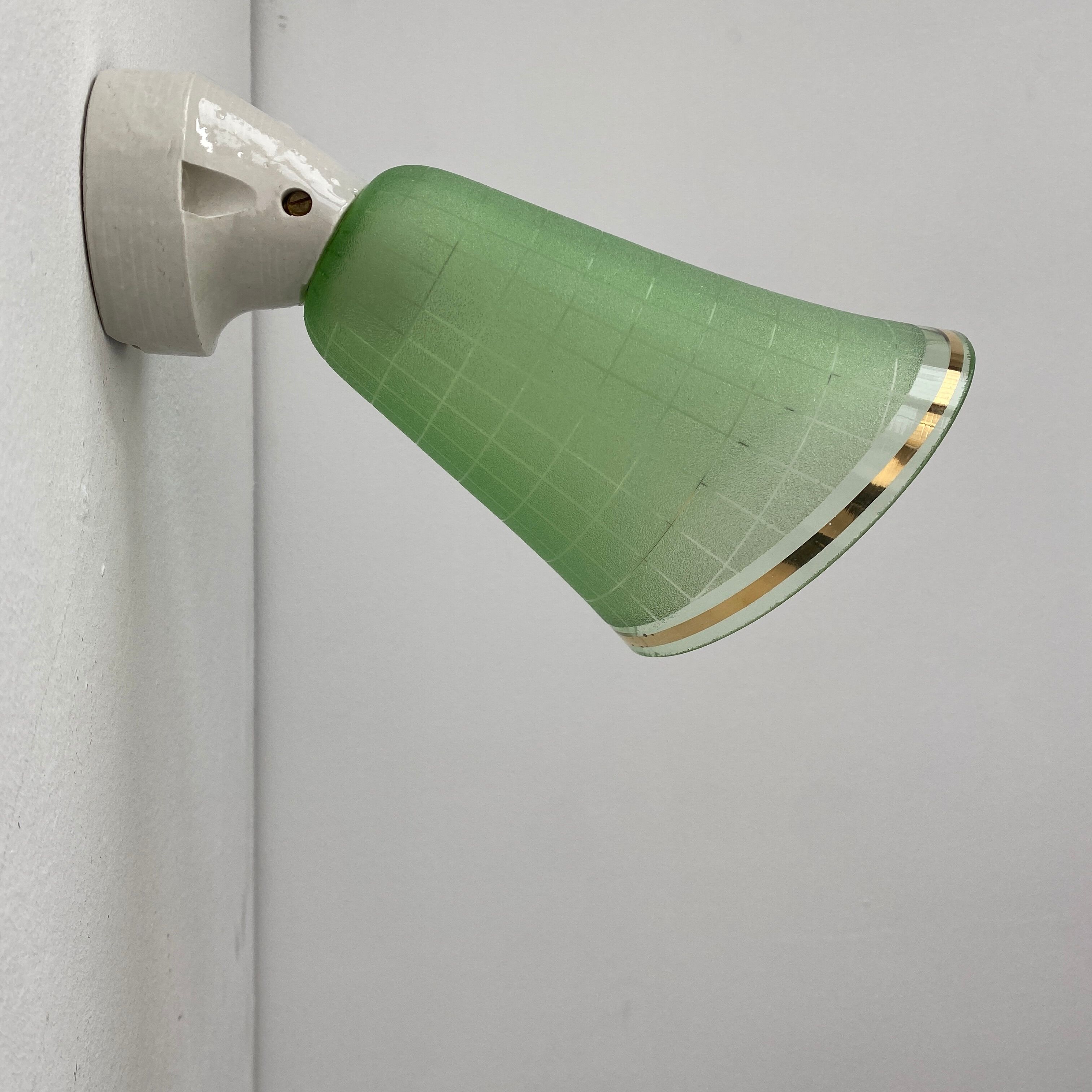 Vintage green inclined wall lamp