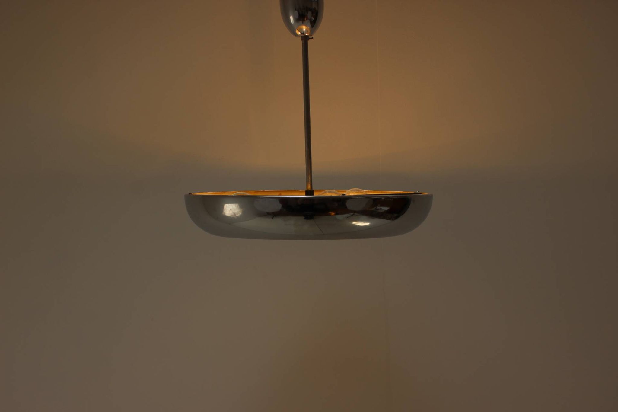 Lustre ovni en chrome Bauhaus / fonctionnaliste des années 1930 par Napako