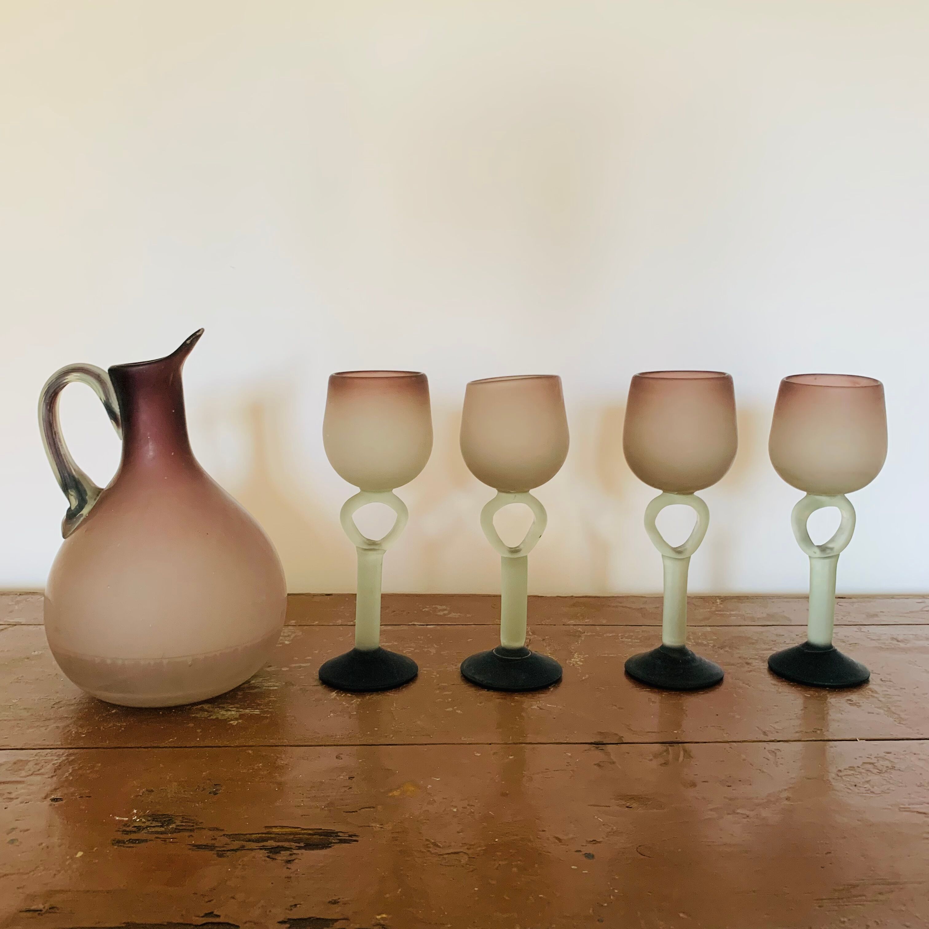 Set of 4 stemmed glasses and 1 glass paste carafe