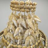 Suspension vintage cowries shells
