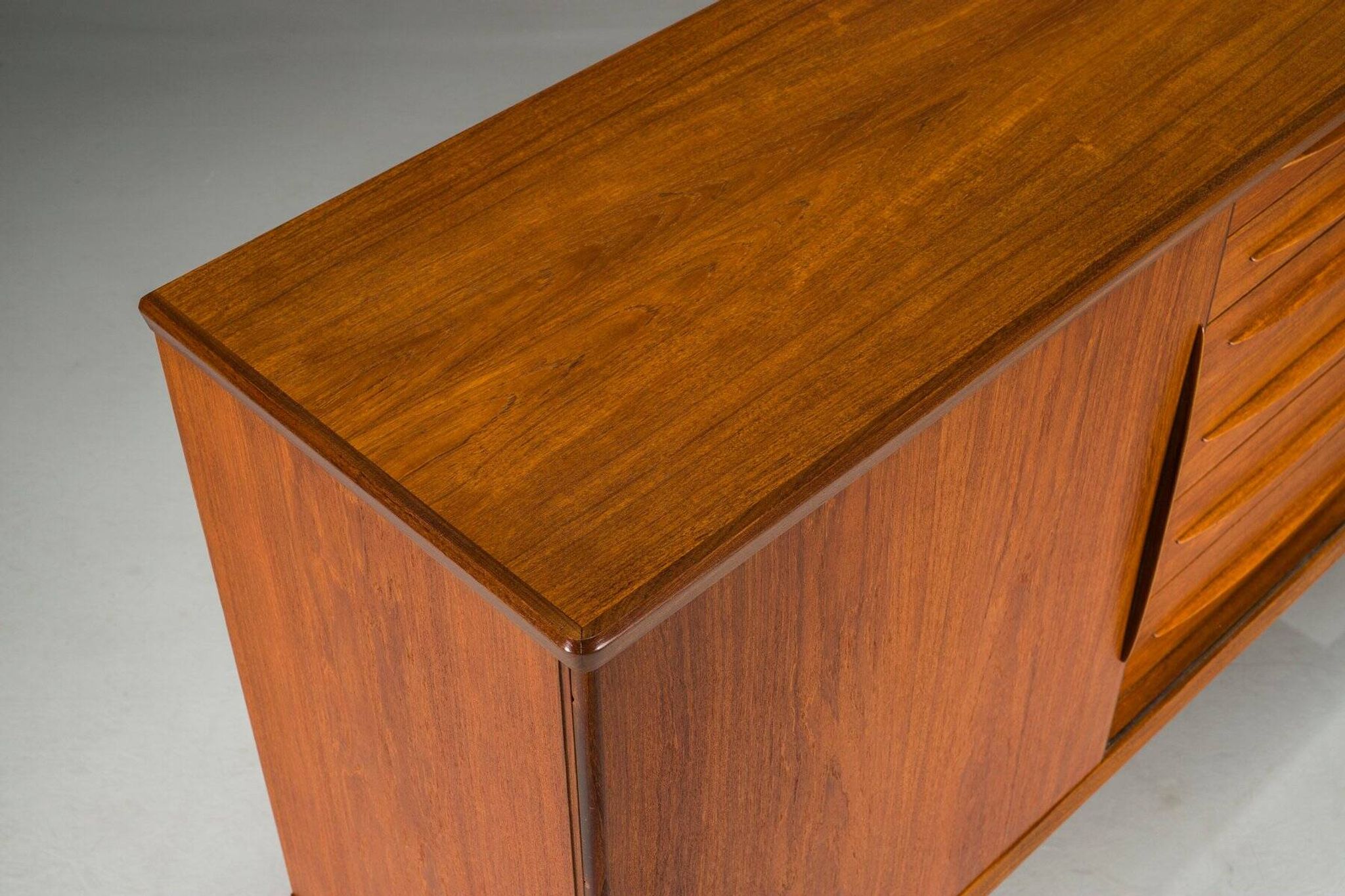 Buffet danois en teck par Arne Vodder pour Vamo Sønderborg, années 1960