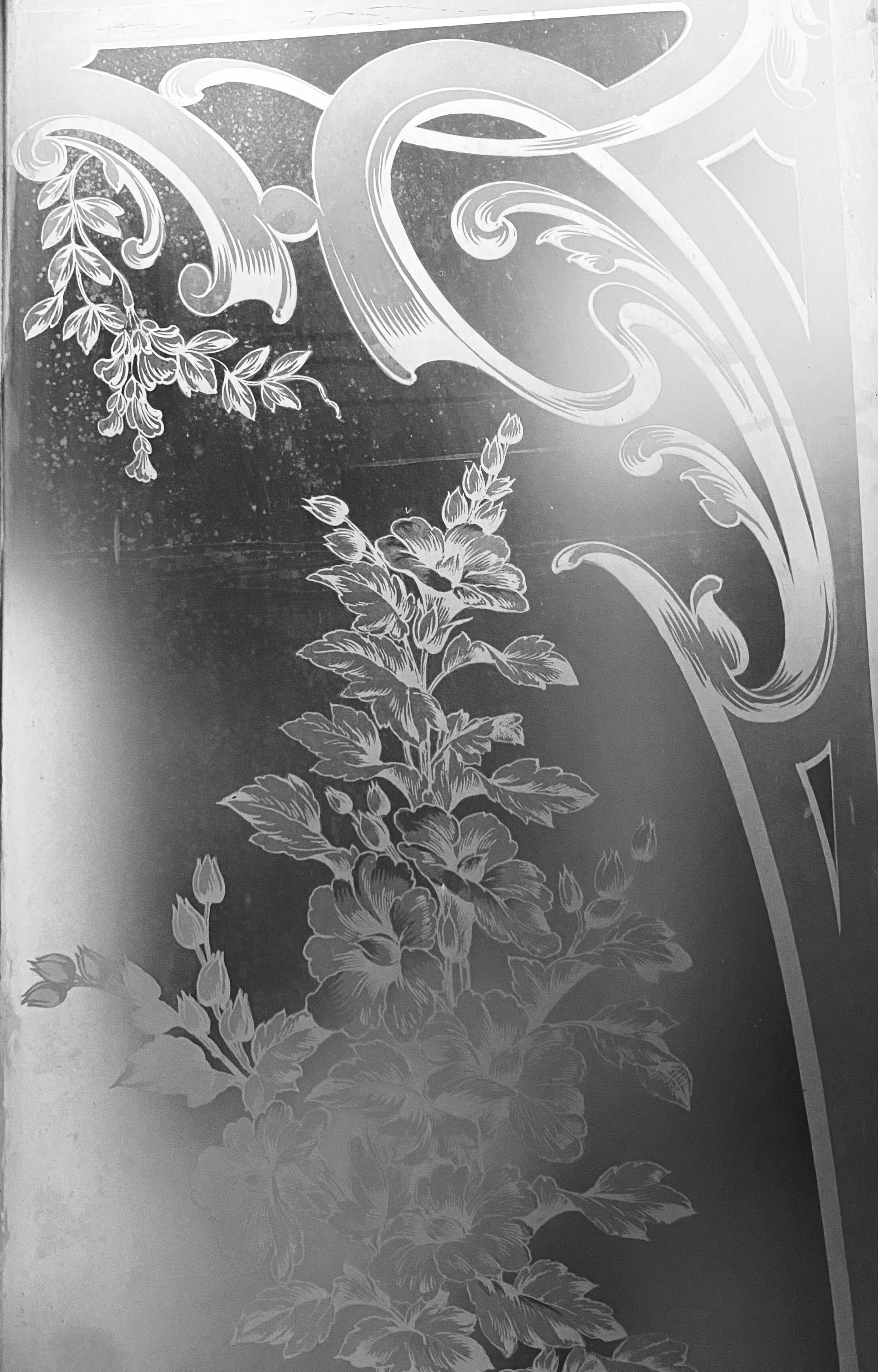 Suite de trois portes de séparation Art nouveau en bois et verre gravé XX s