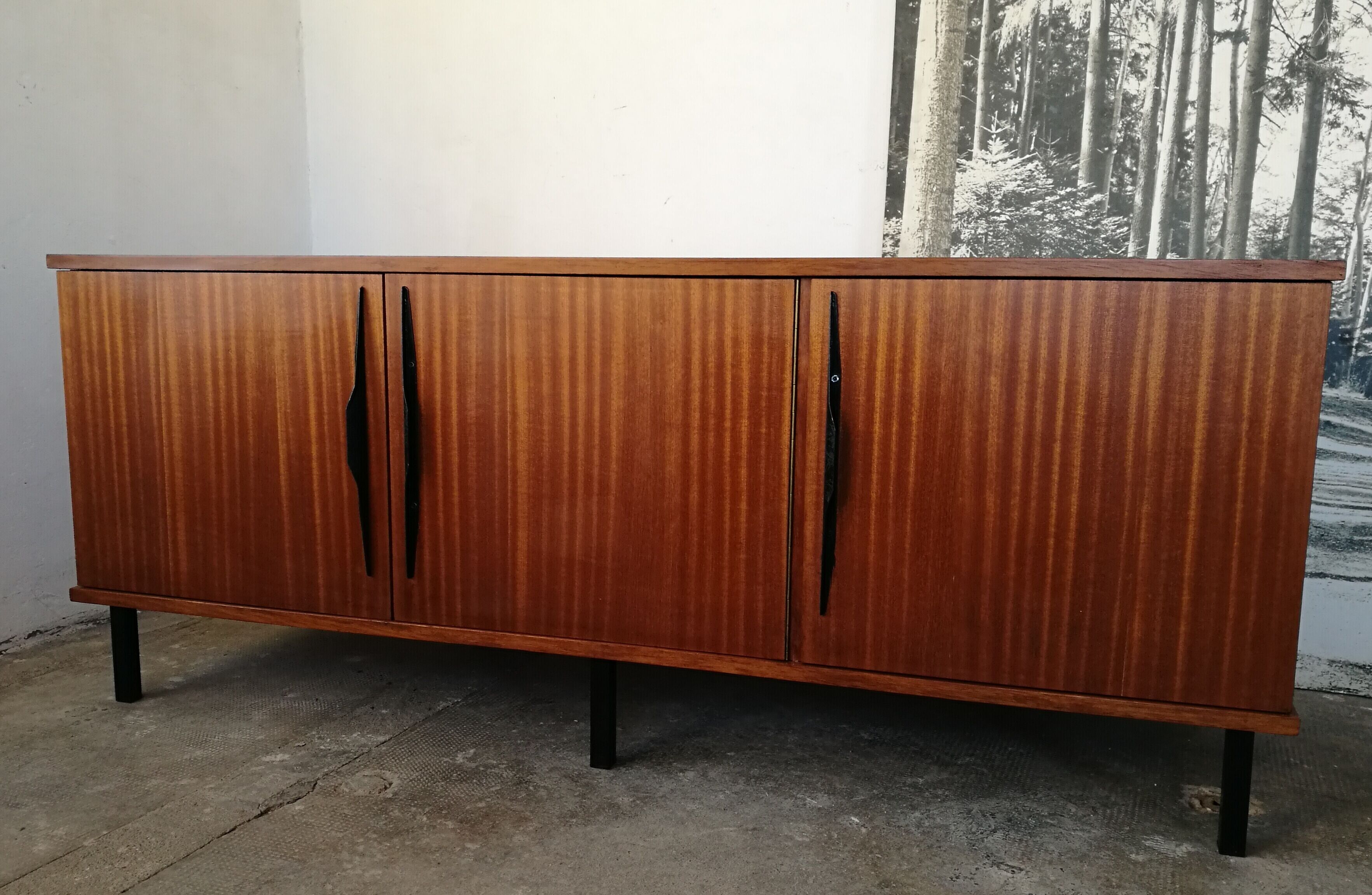 Seventies vintage bass row