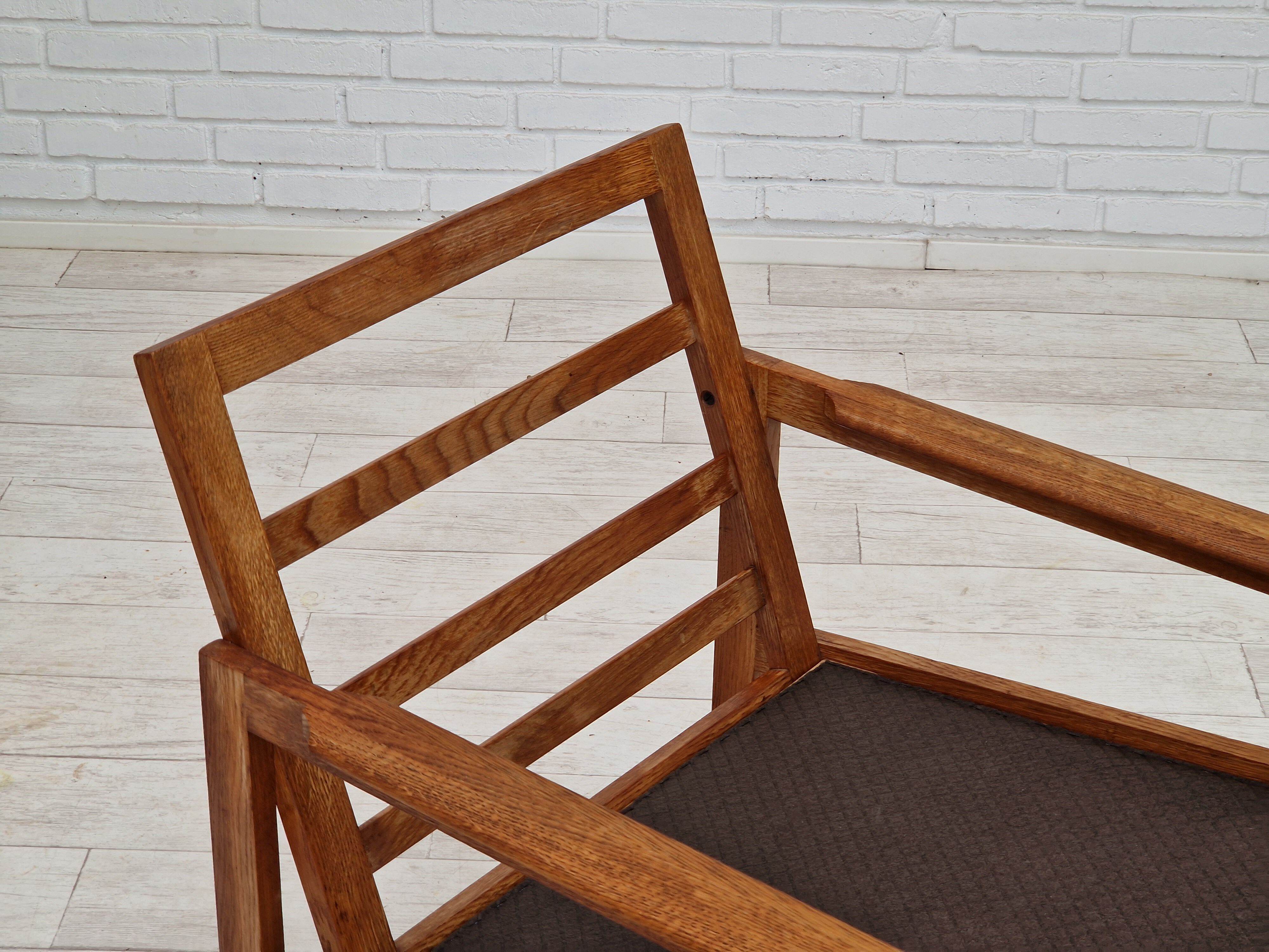 Années 1970, design danois par Illum Wikkelsø, modèle Capella pour Eliersen Møbler, bois de chêne.