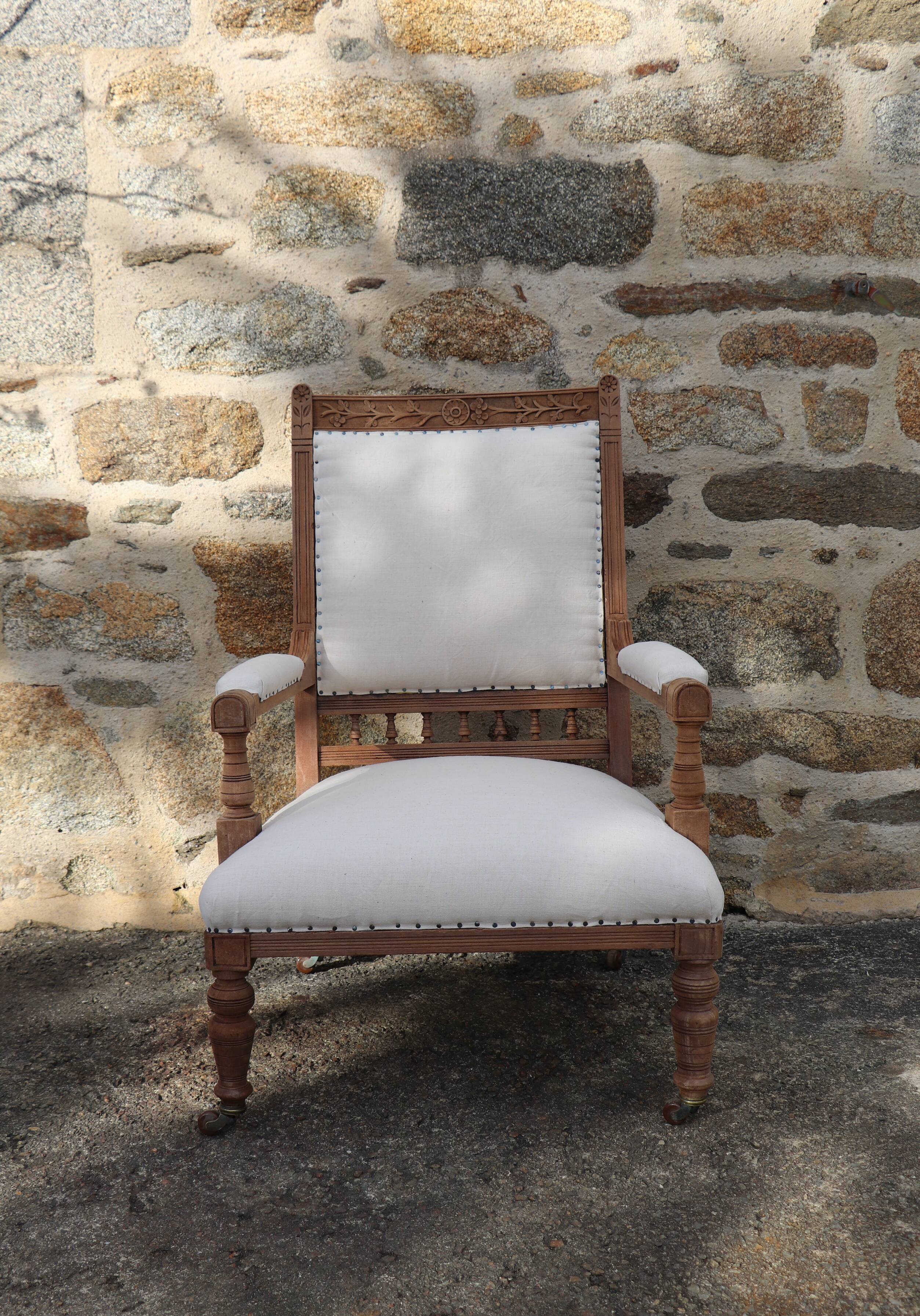 Fauteuil XIXème en bois retapissé en chanvre