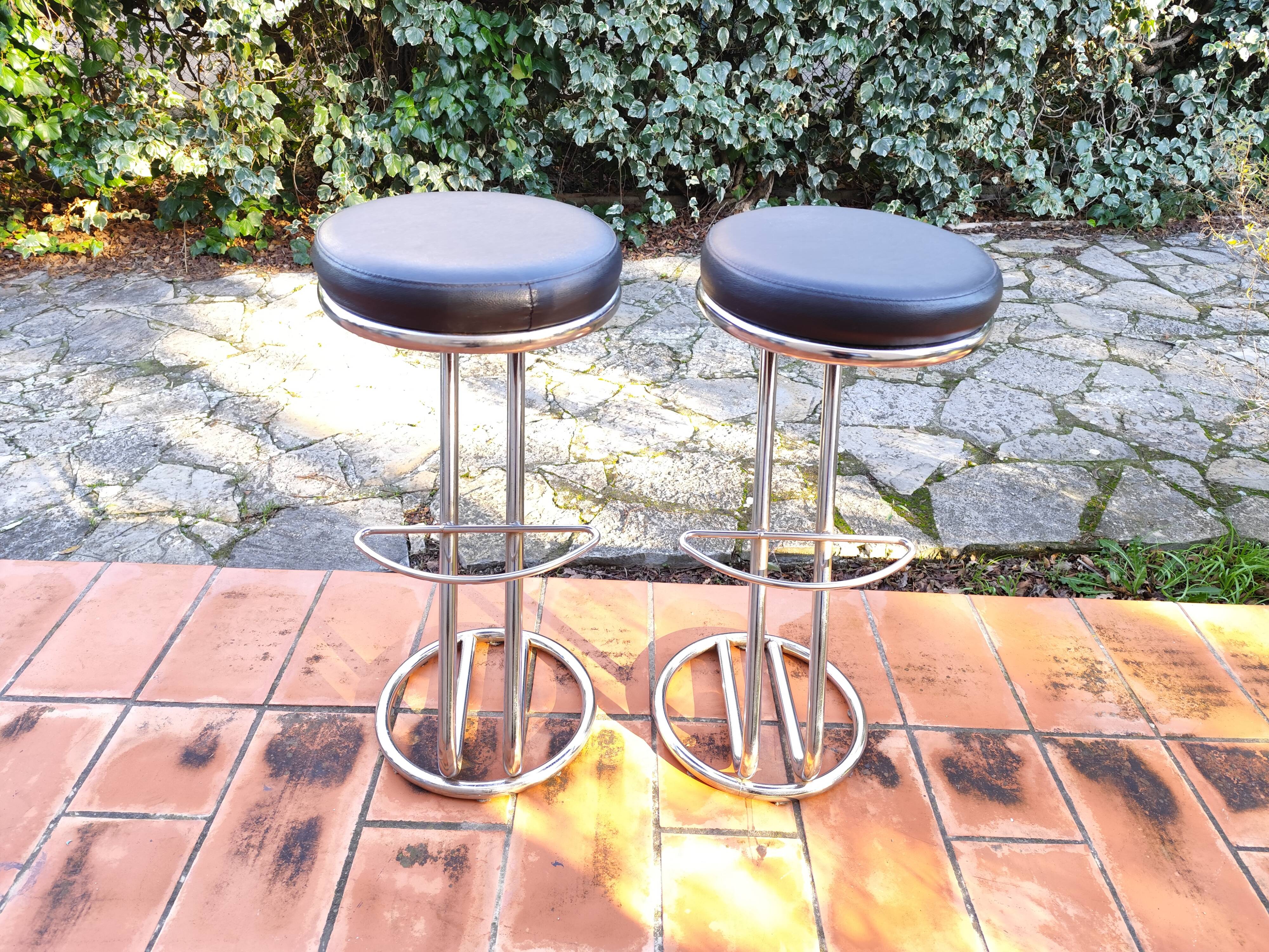 Set of high stools in chrome metal and vintage 80s leather Z