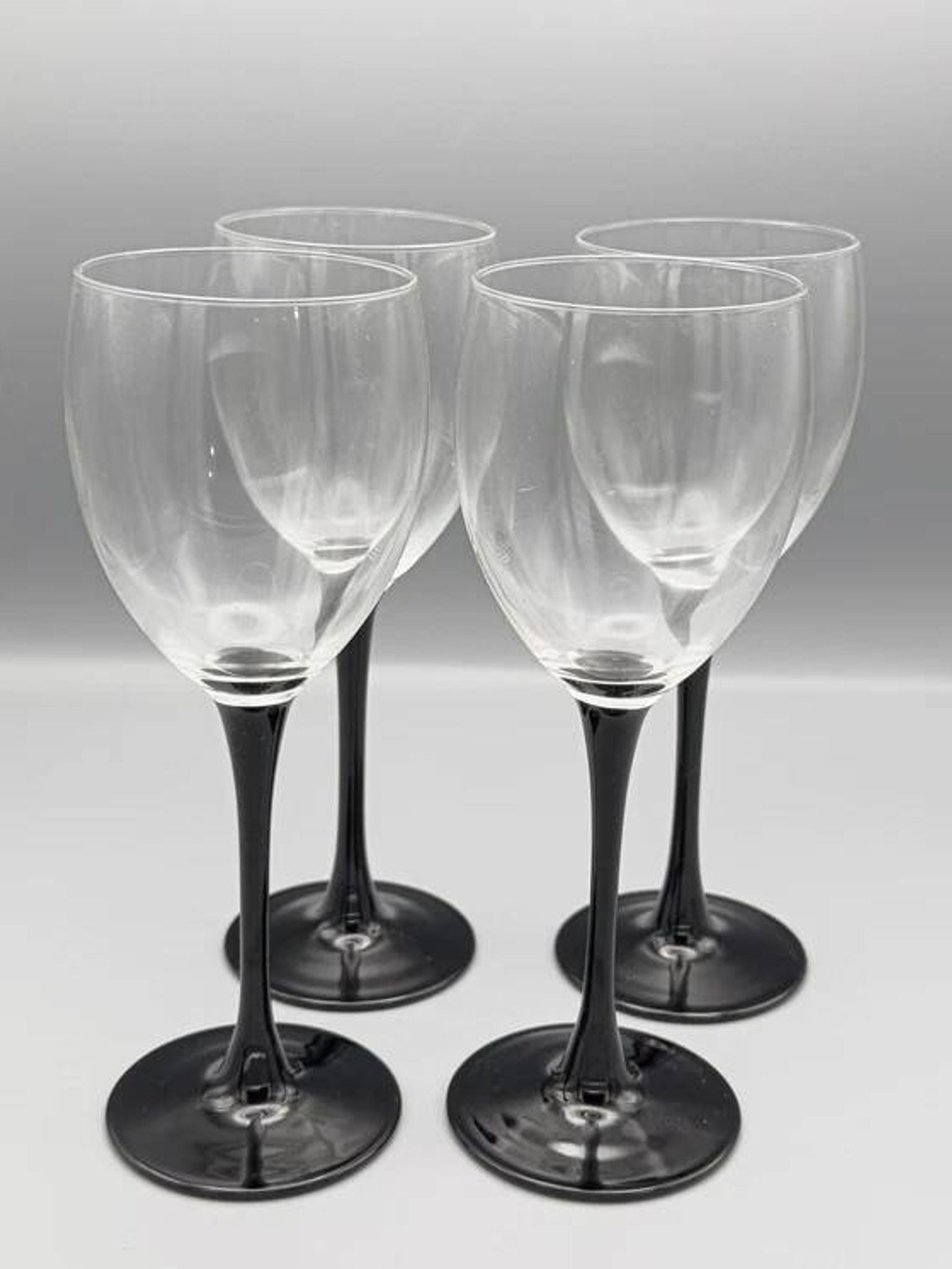 Set of 4 Luminarc wine glasses with black stem