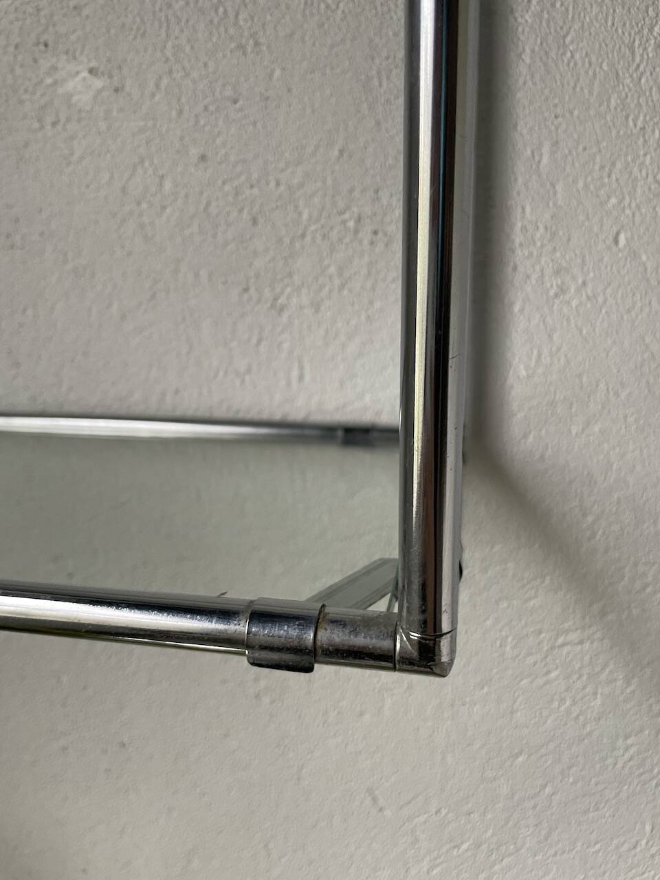 Abstracta Poul Cadovious wall shelf