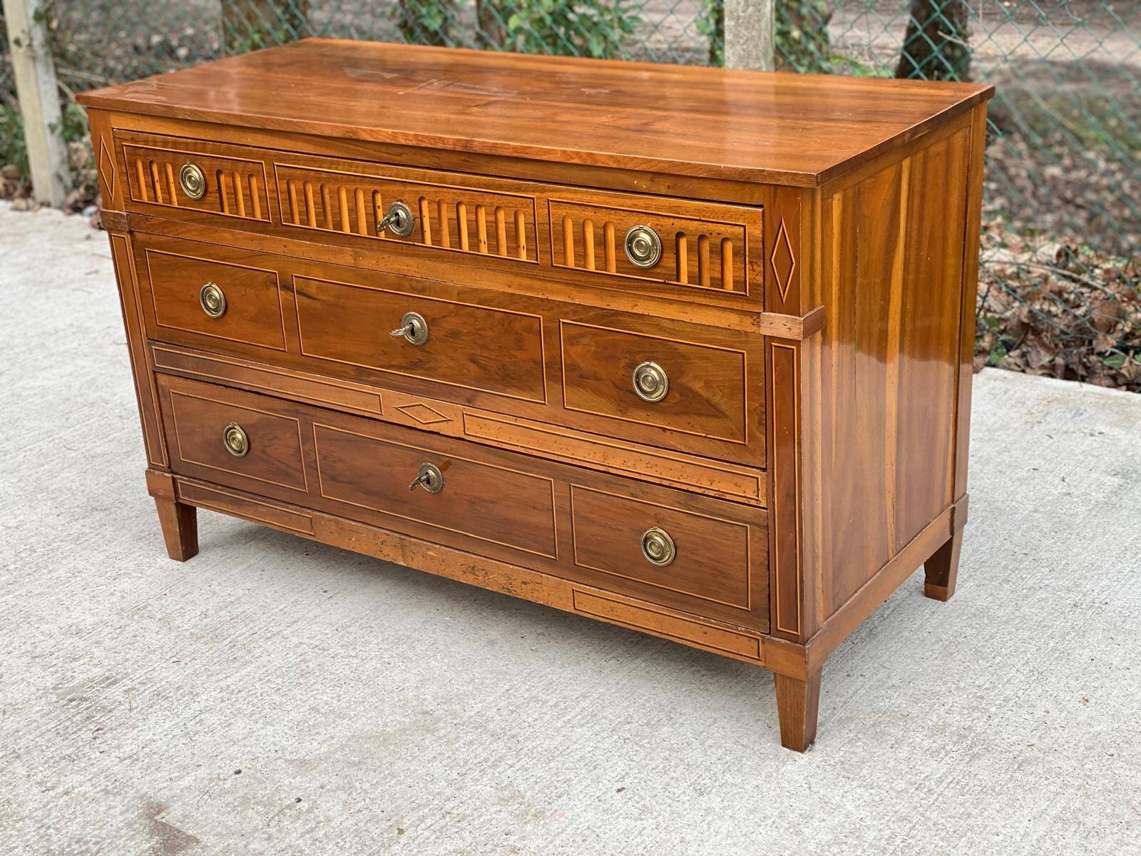 Commode noyer marqueterie brillant époque XVIII ème