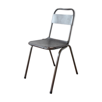 Chaise en métal