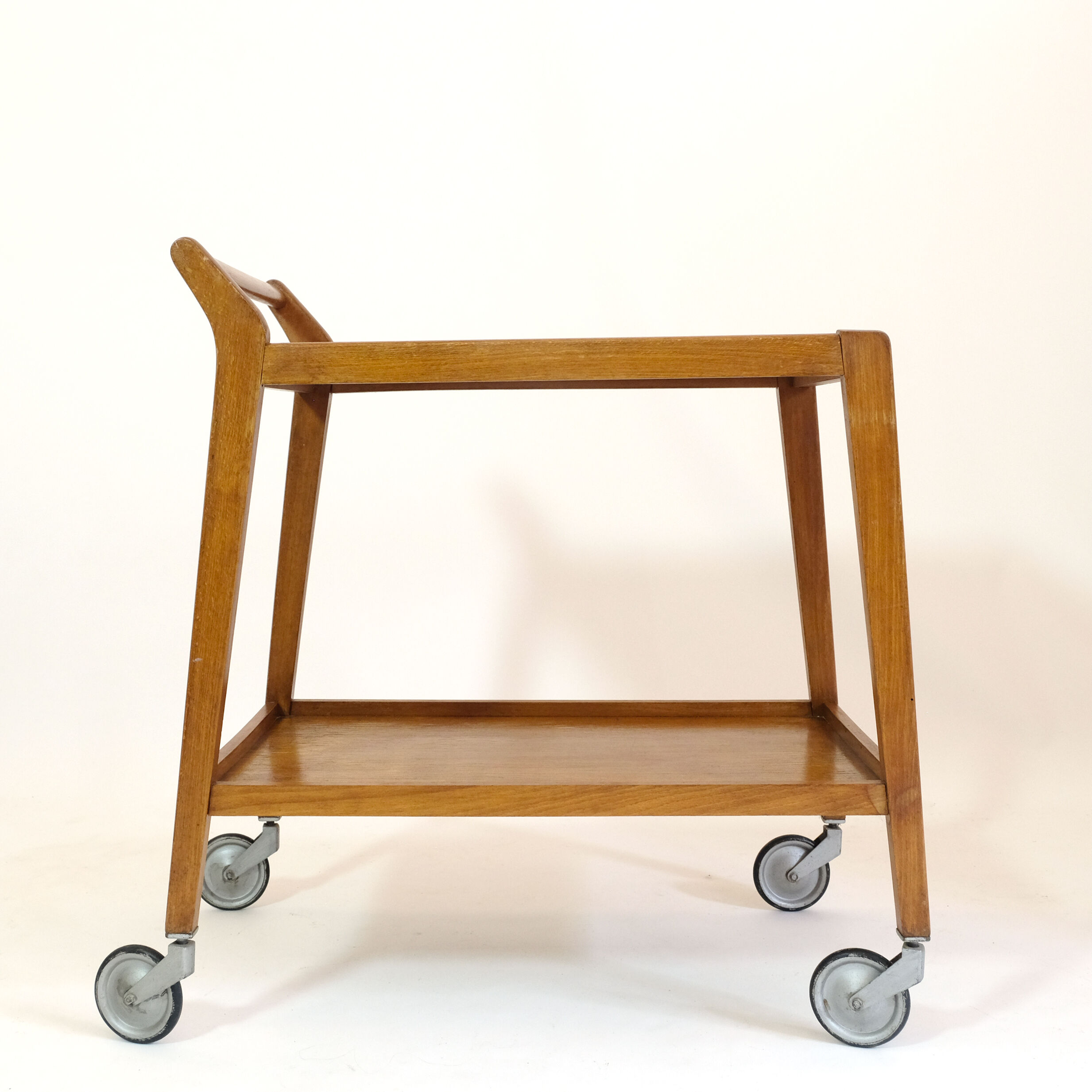 Light wood service from the 50s.