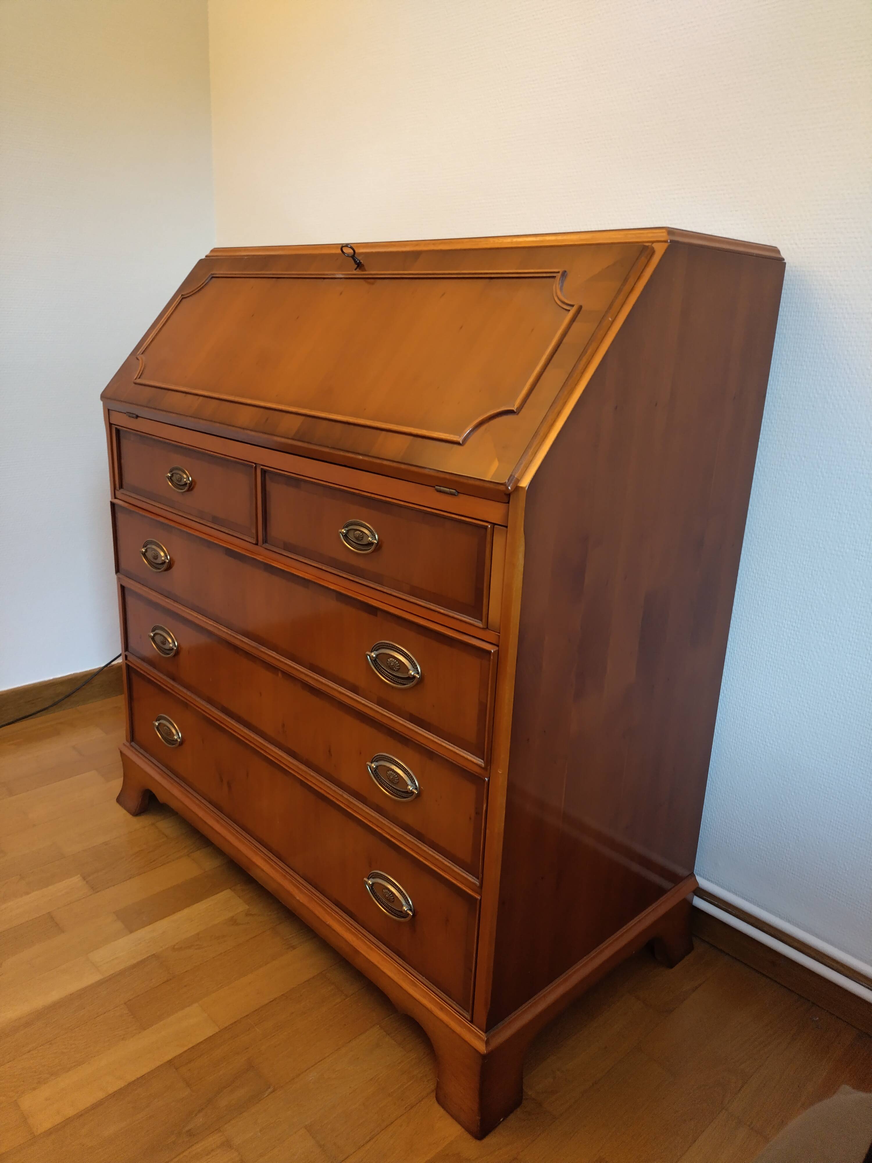Secrétaire en cerisier avec marqueterie par Heldense Exclusive