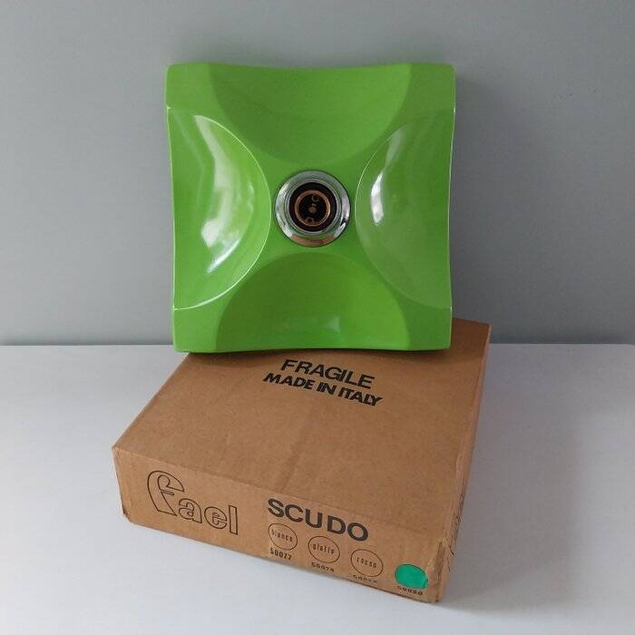 Italian wall light Fael Scudo