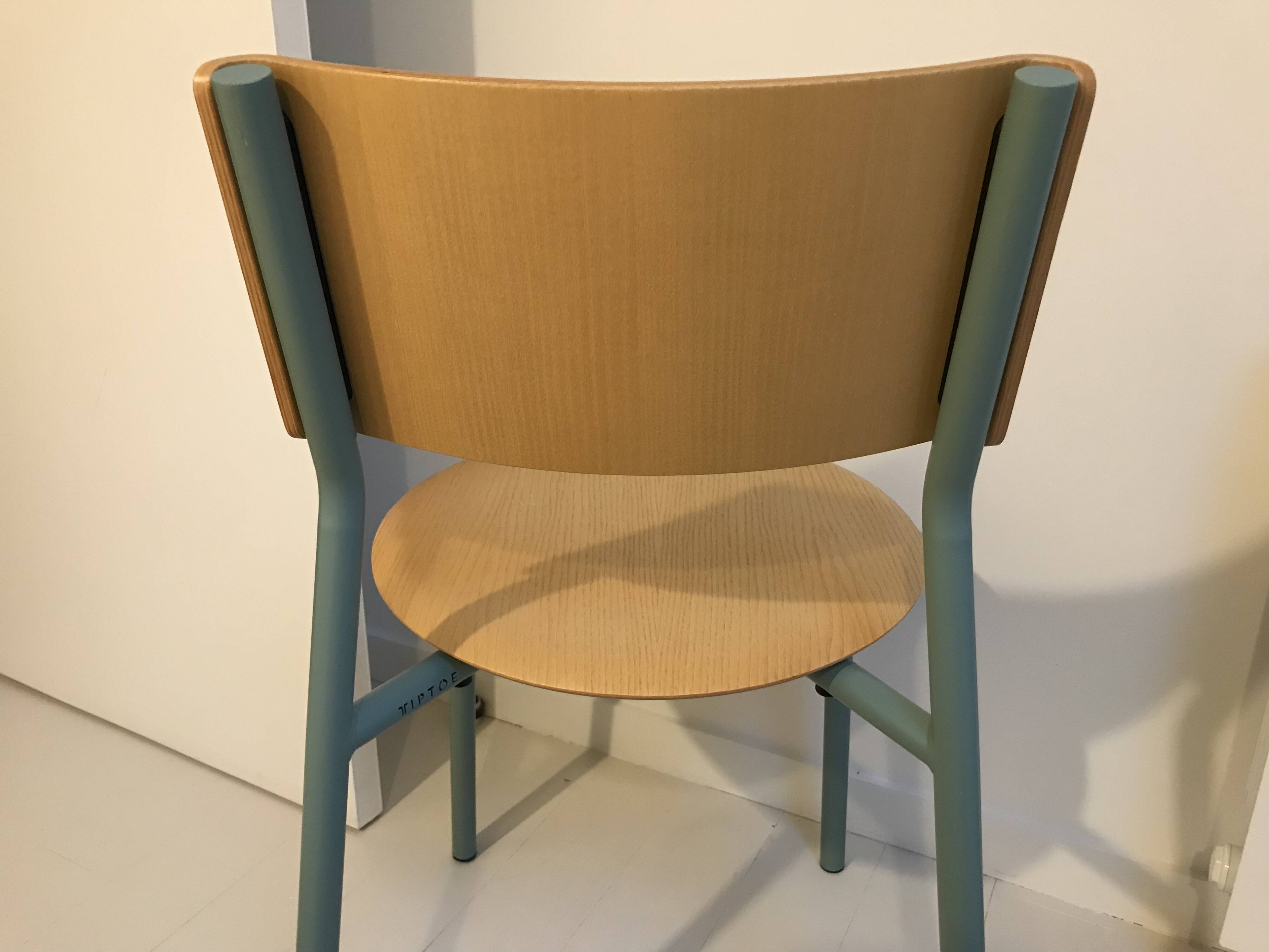 Wood and steel tiptoe SSD chair