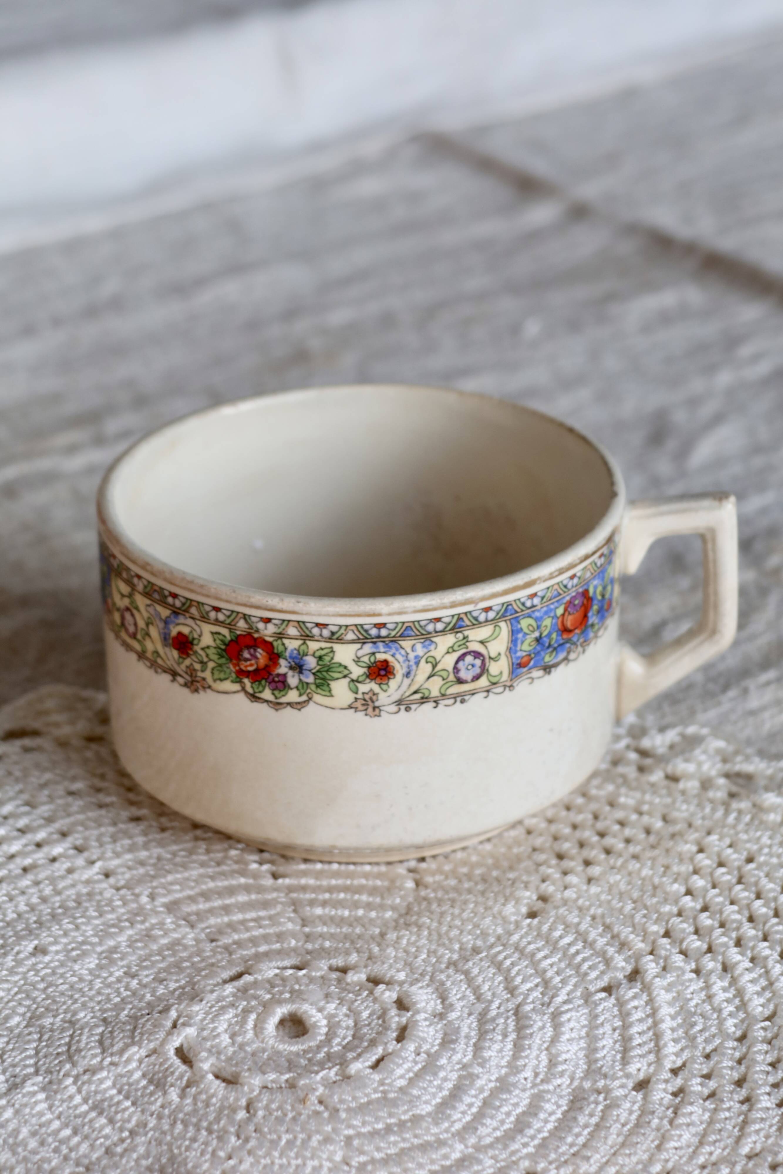 Antique chocolate cup in ivory earthenware - Polychrome frieze decoration