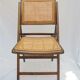 Chaise pliante en bois et cannage