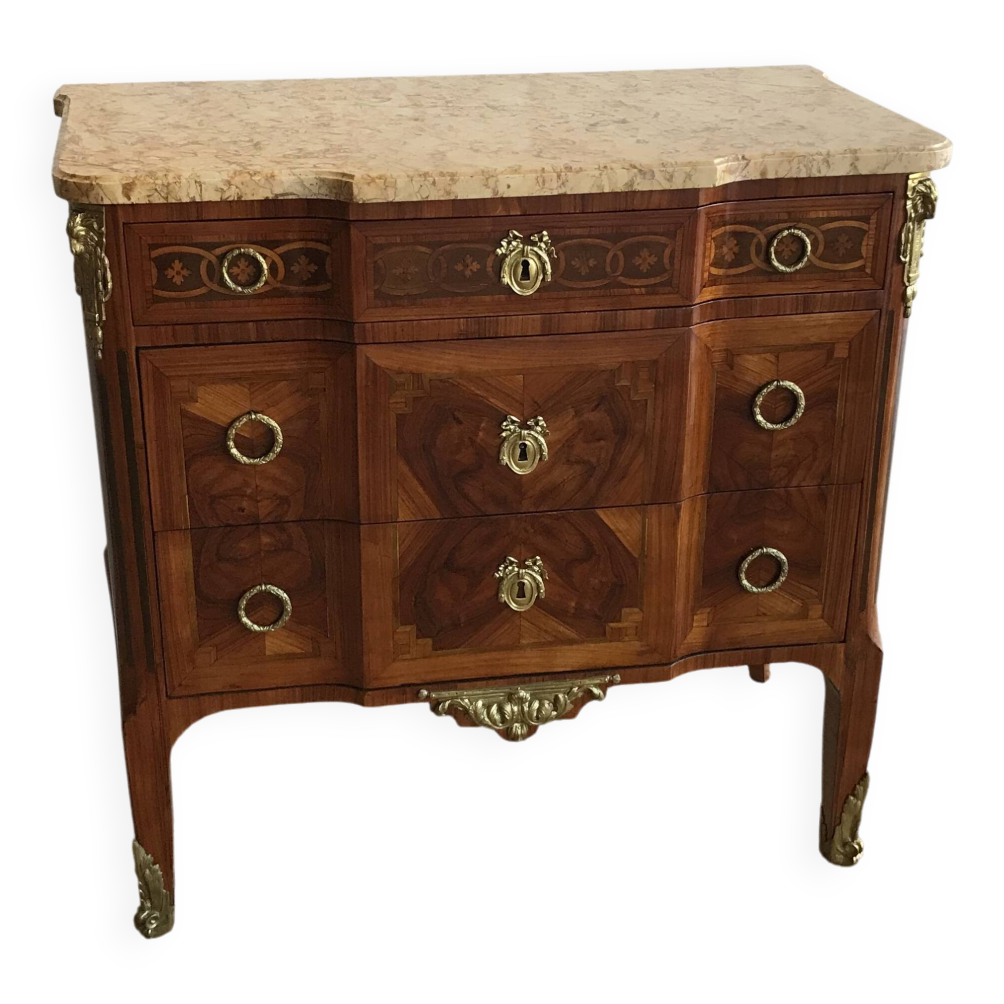 Commode transition in marquetry. 18th century.