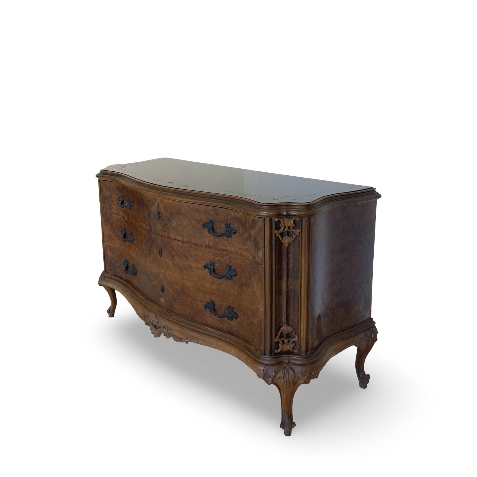 Elegant Italian Louis XV style commode, circa 1940.