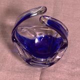 Cendrier en verre soufflé transparent et bleu avec une forme design