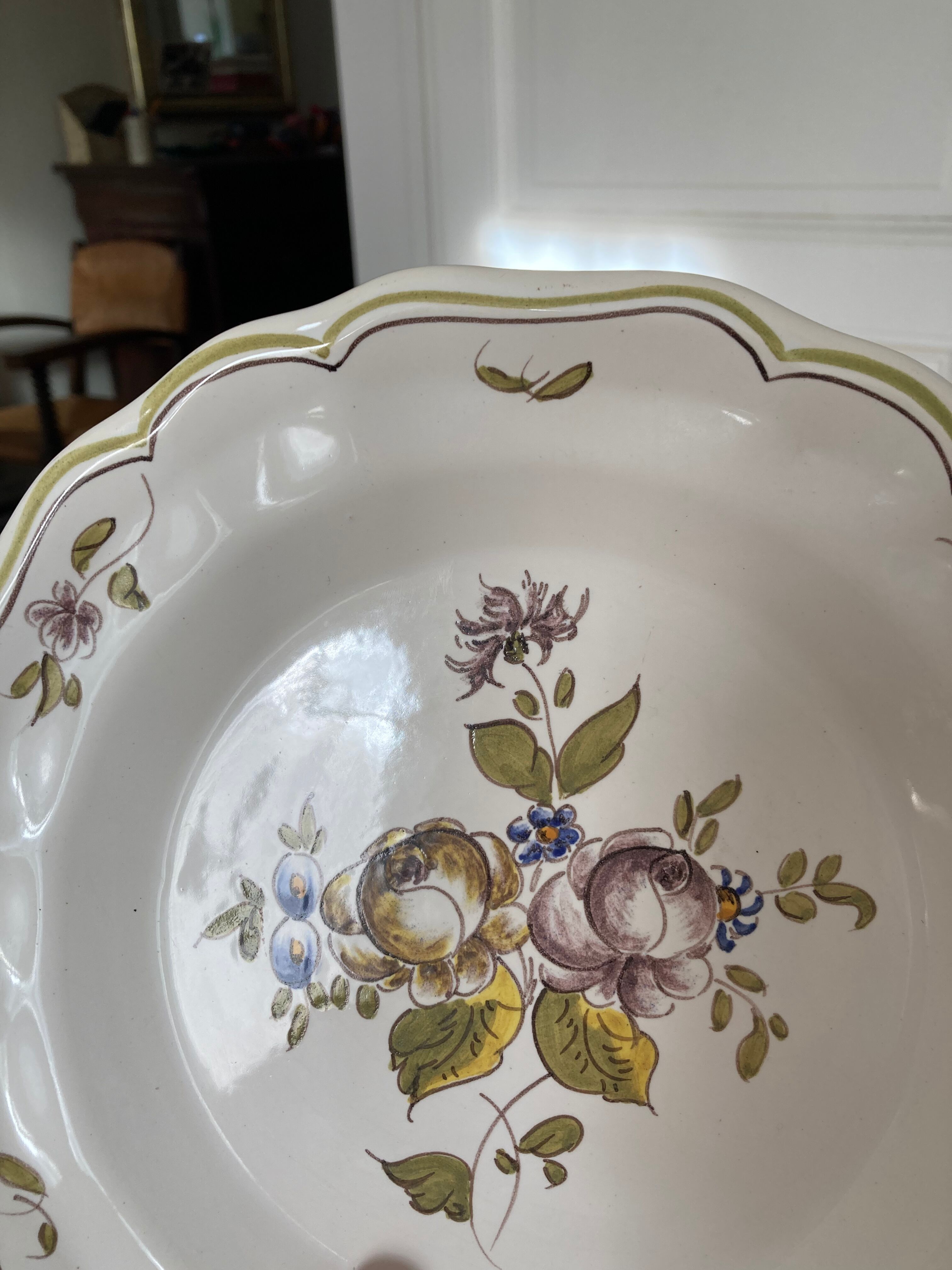 Tiled plate of martens decorated with flower decoration wall decoration
