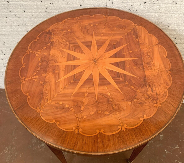 Guéridon de style Louis XVI en placage de bois de rose XX siècle