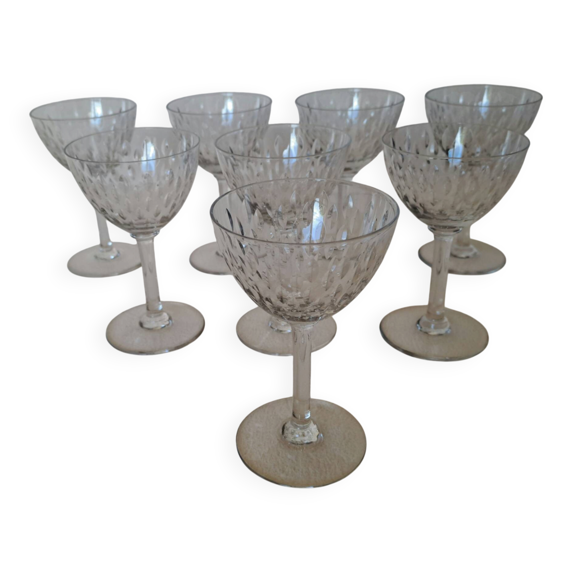 8 crystal white wine glasses from Baccarat, model Magenta Grain De Ri.