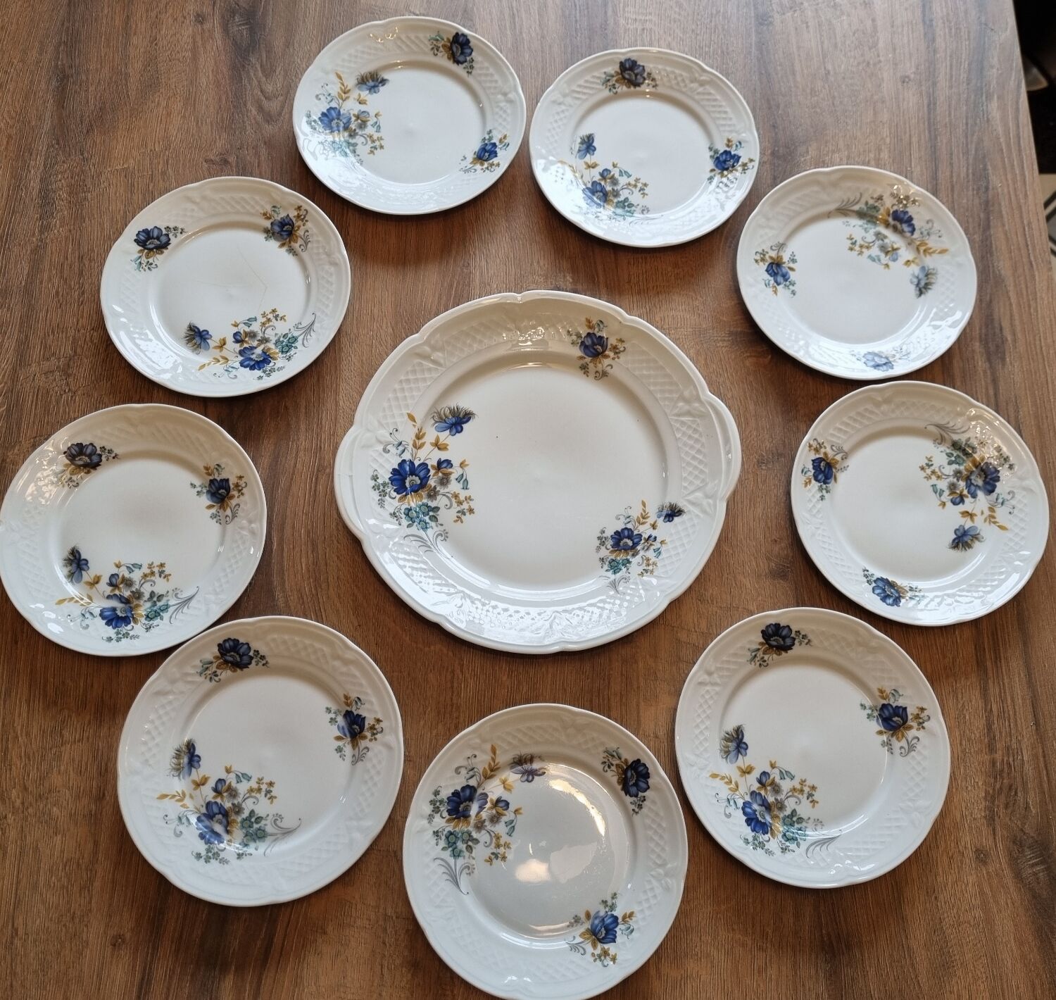 Table service of 108 pieces, Limoges porcelain, Sofafils