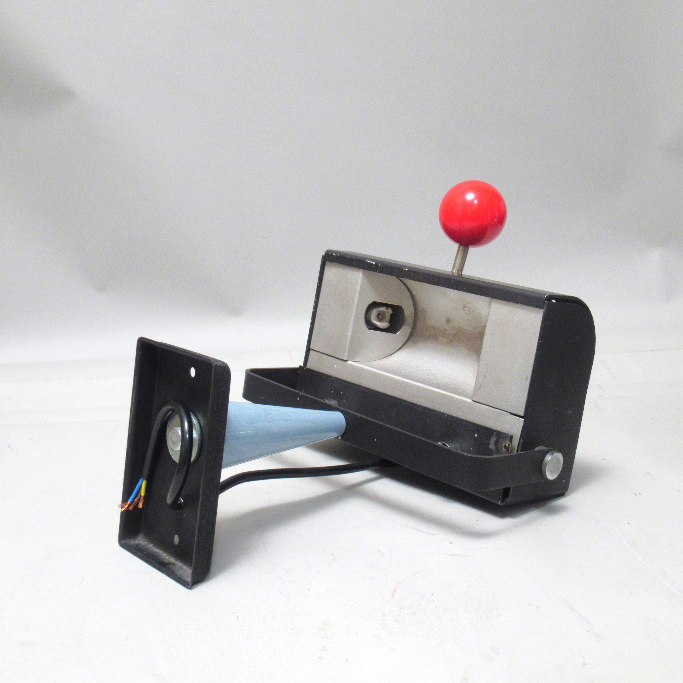 Italian post-modern wall light from the 1980s.