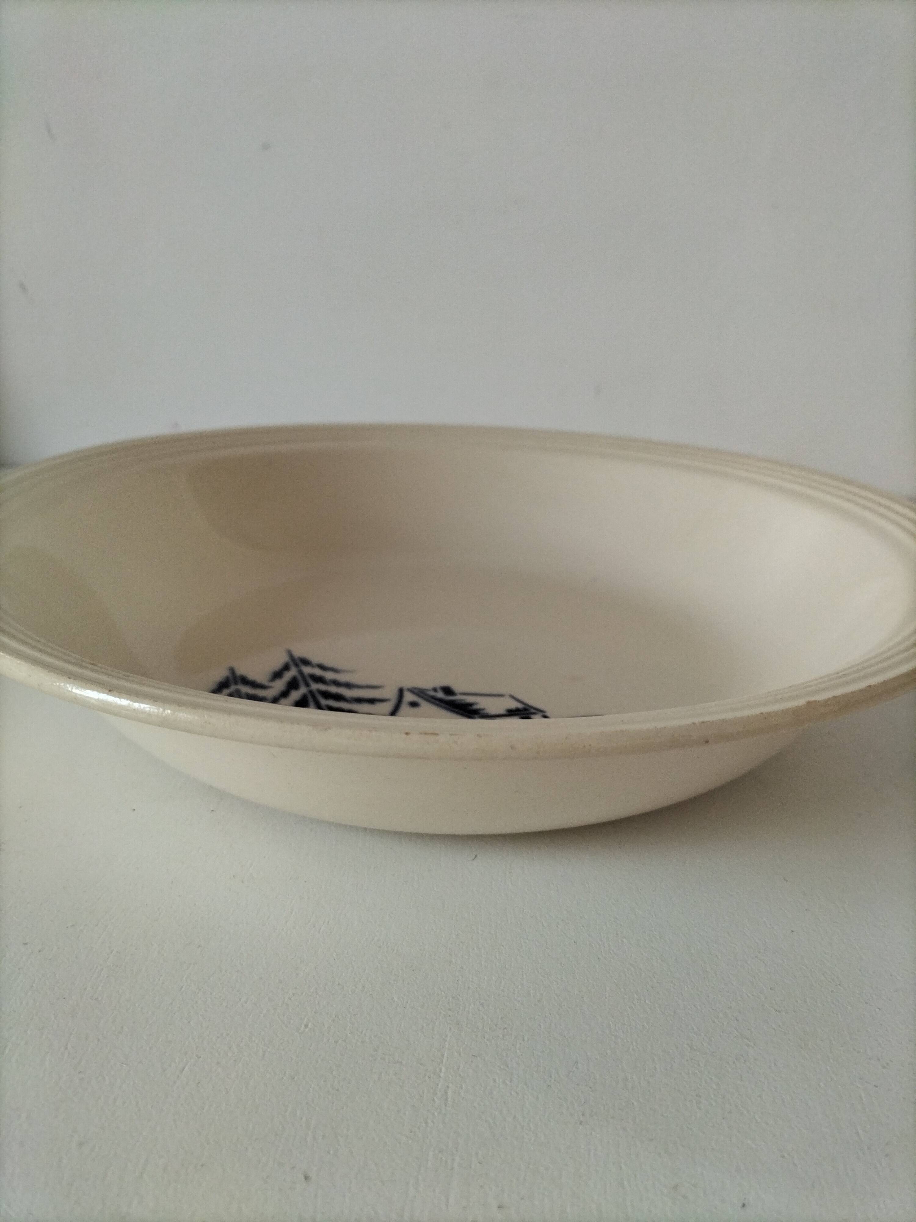 Large Moulin des Loups St Amand Frédéric model dish