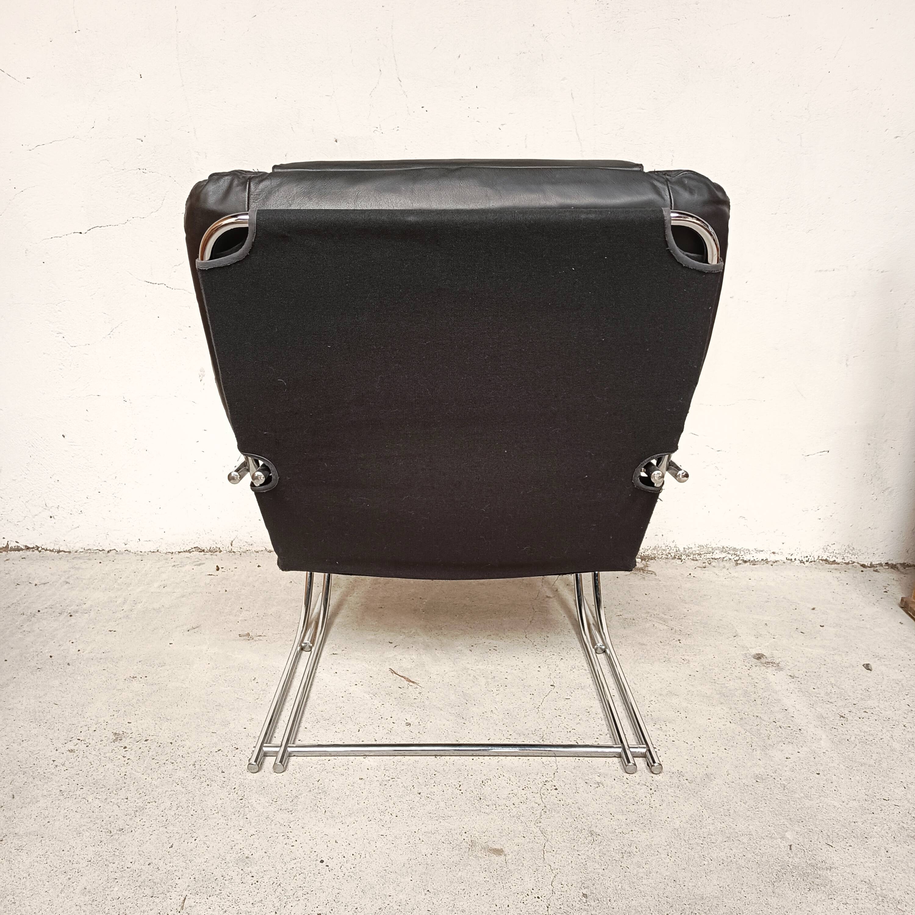 Black leather armchair, Italy 1970