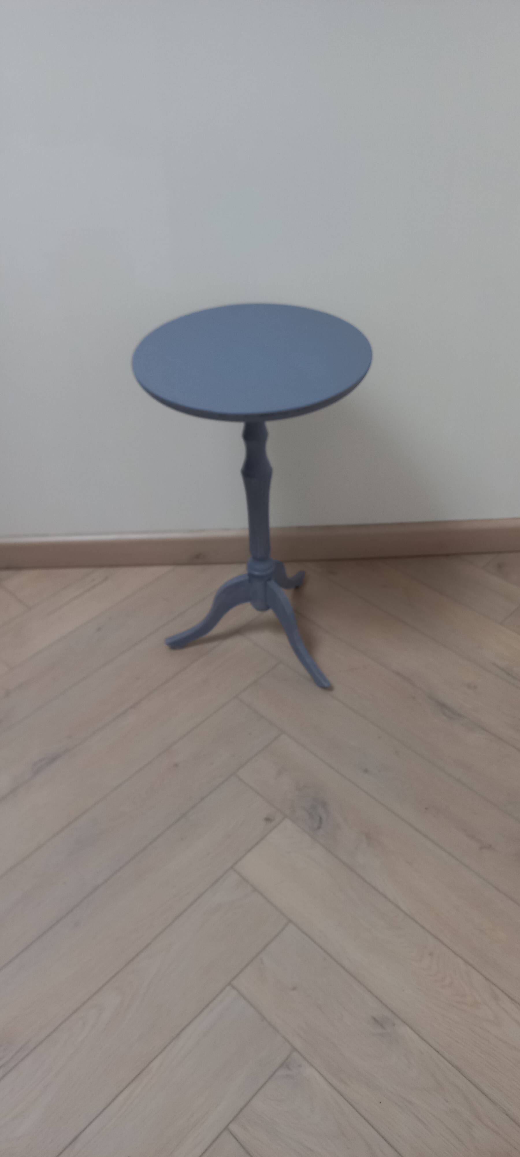 Refurbished tripod pedestal table
