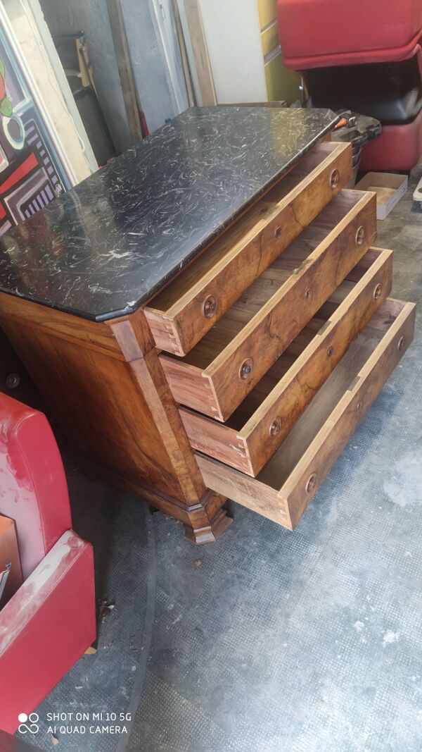Commode en noyer vers 1880 plateau marbre