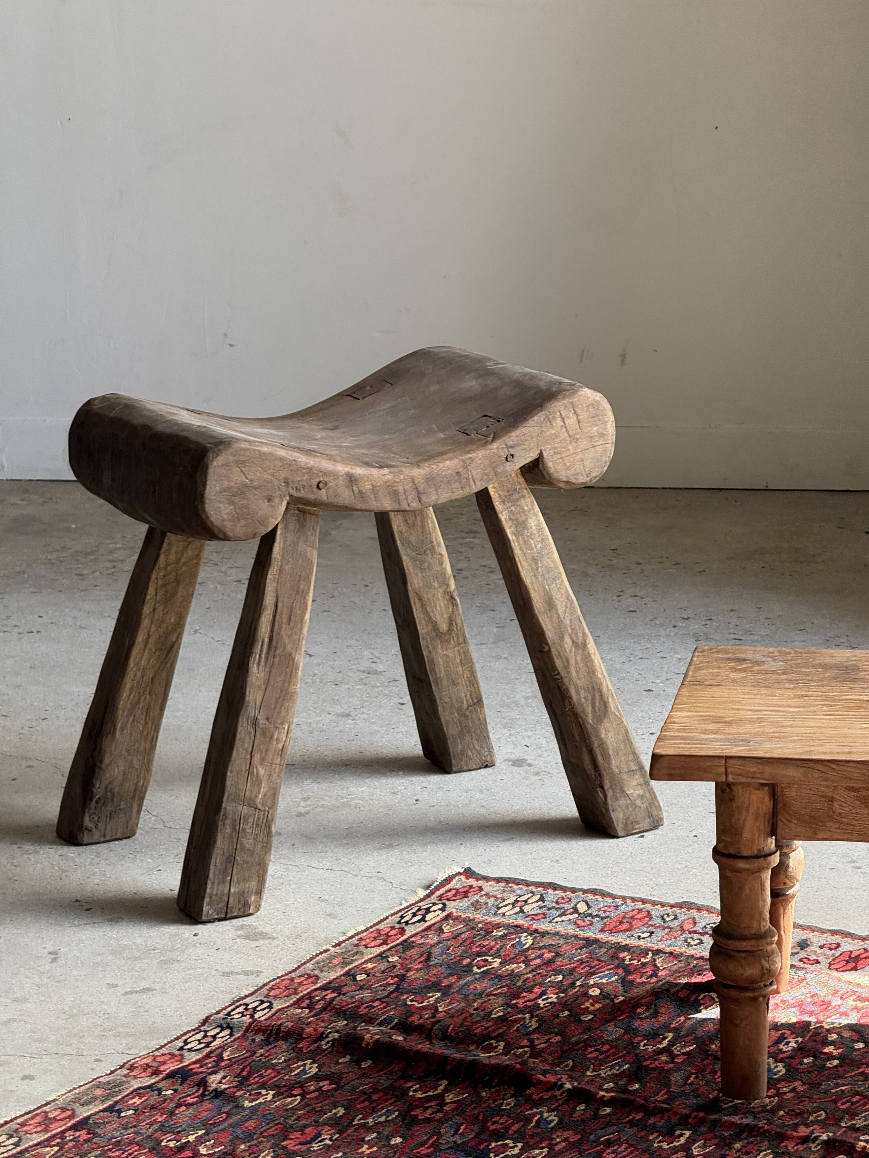 Four-legged stool in antique teak from Indonesia H 50 L 52