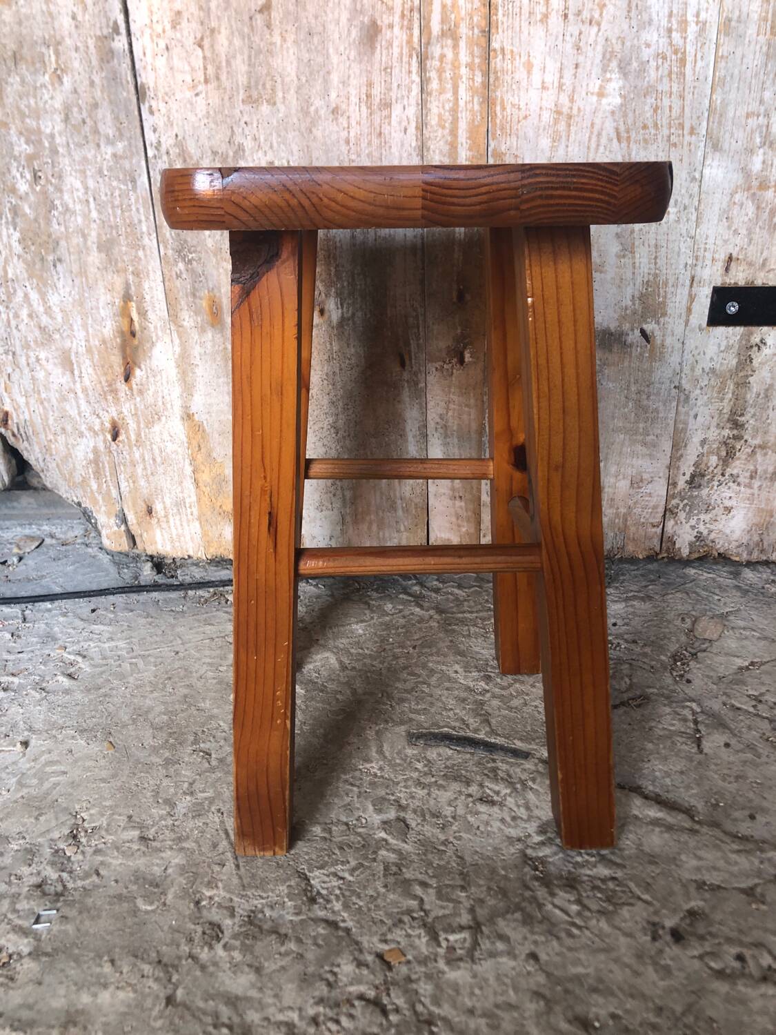 Ancien tabouret bois clair vintage