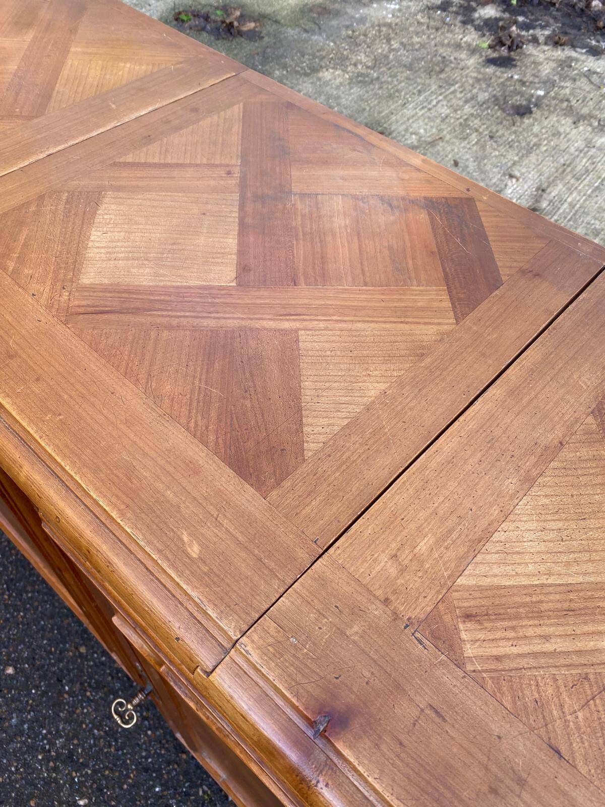 Louis XV buffet in solid wood from the 20th century with a turntable.