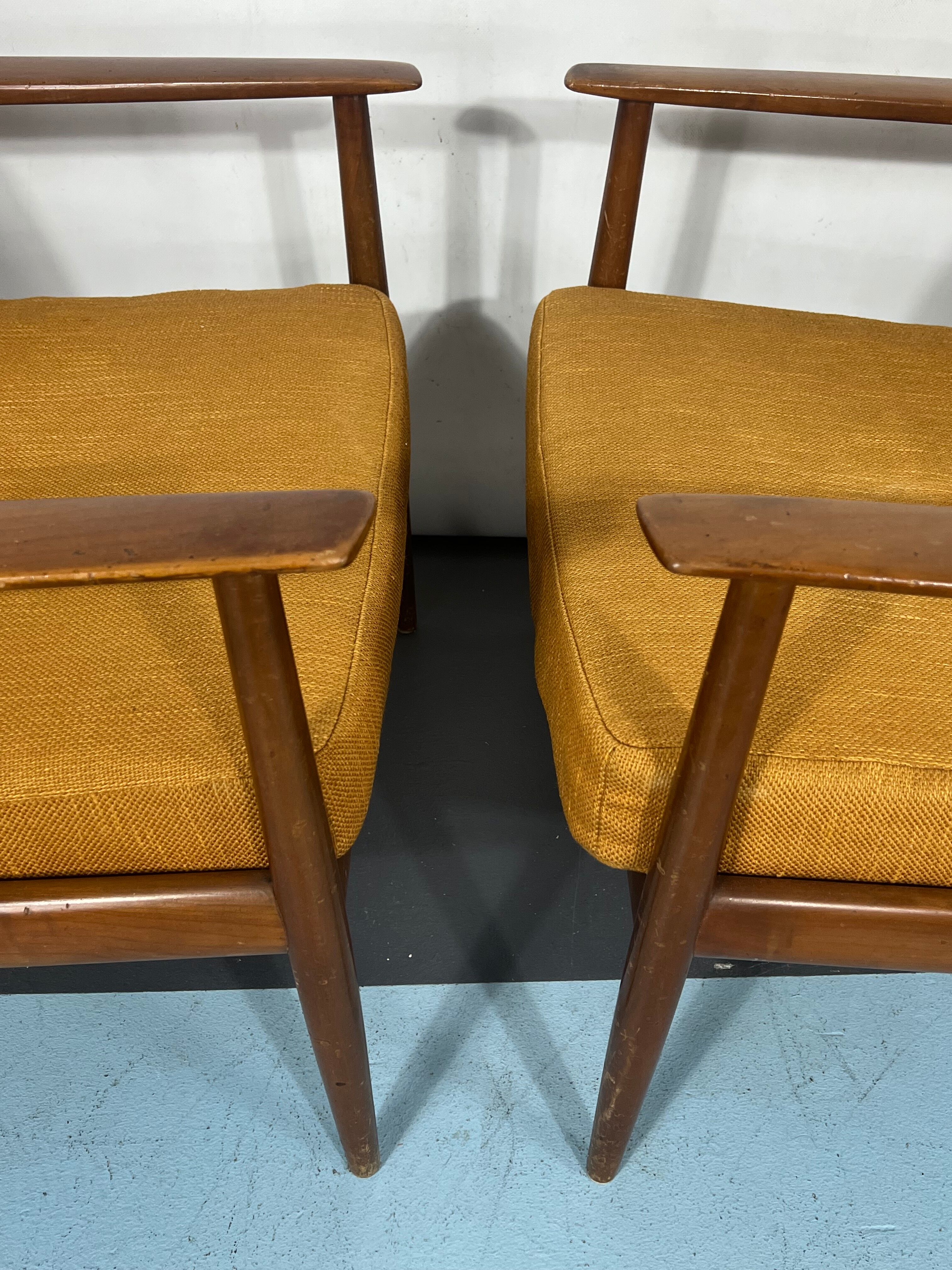 Mid-century modern pair of Walter Knoll armchairs model 550 from 50s