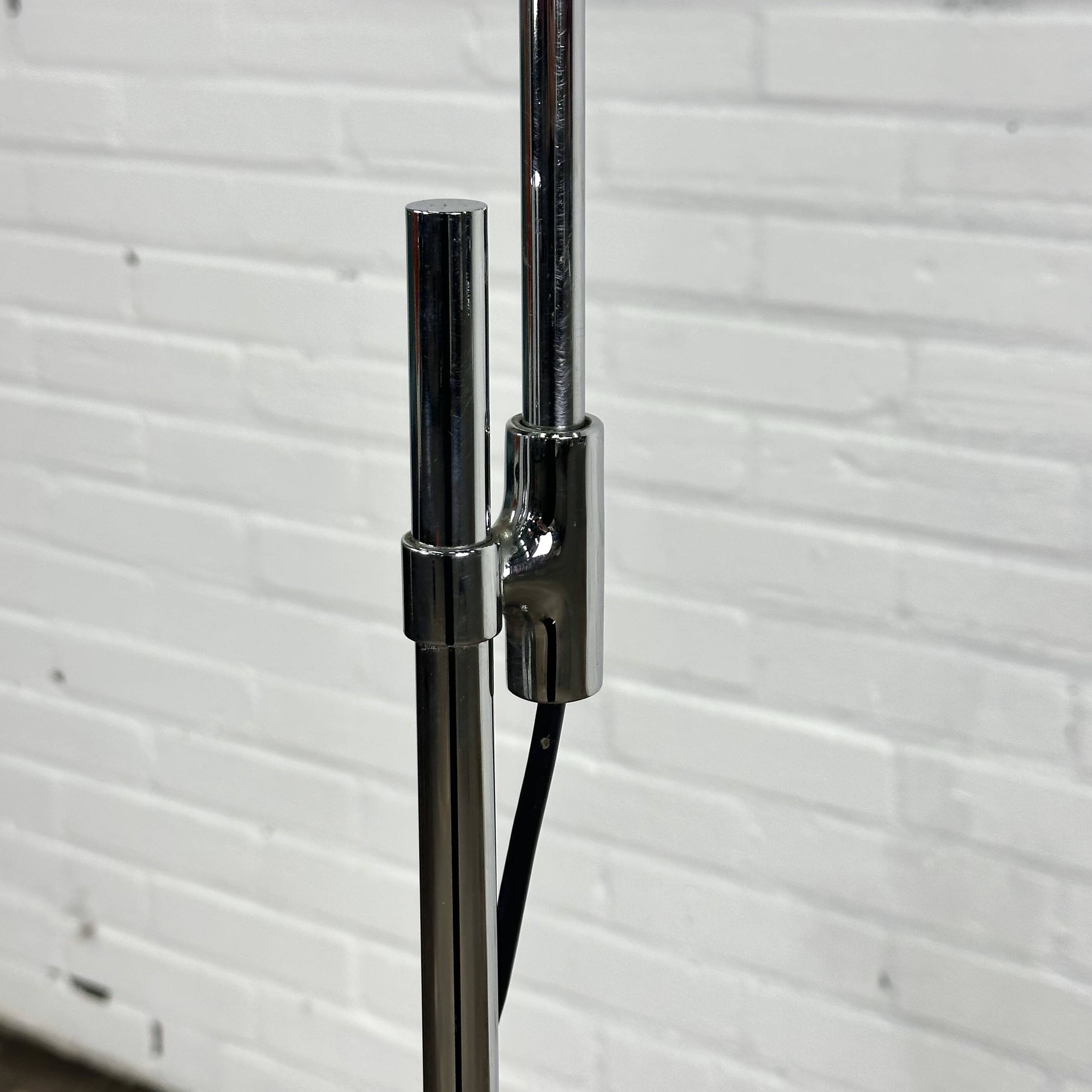Koch & Lowy lampadaire chromé