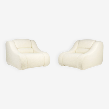 Pair of armchairs with fine curls. Contemporary work.