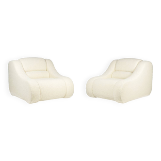 Pair of armchairs with fine curls. Contemporary work.