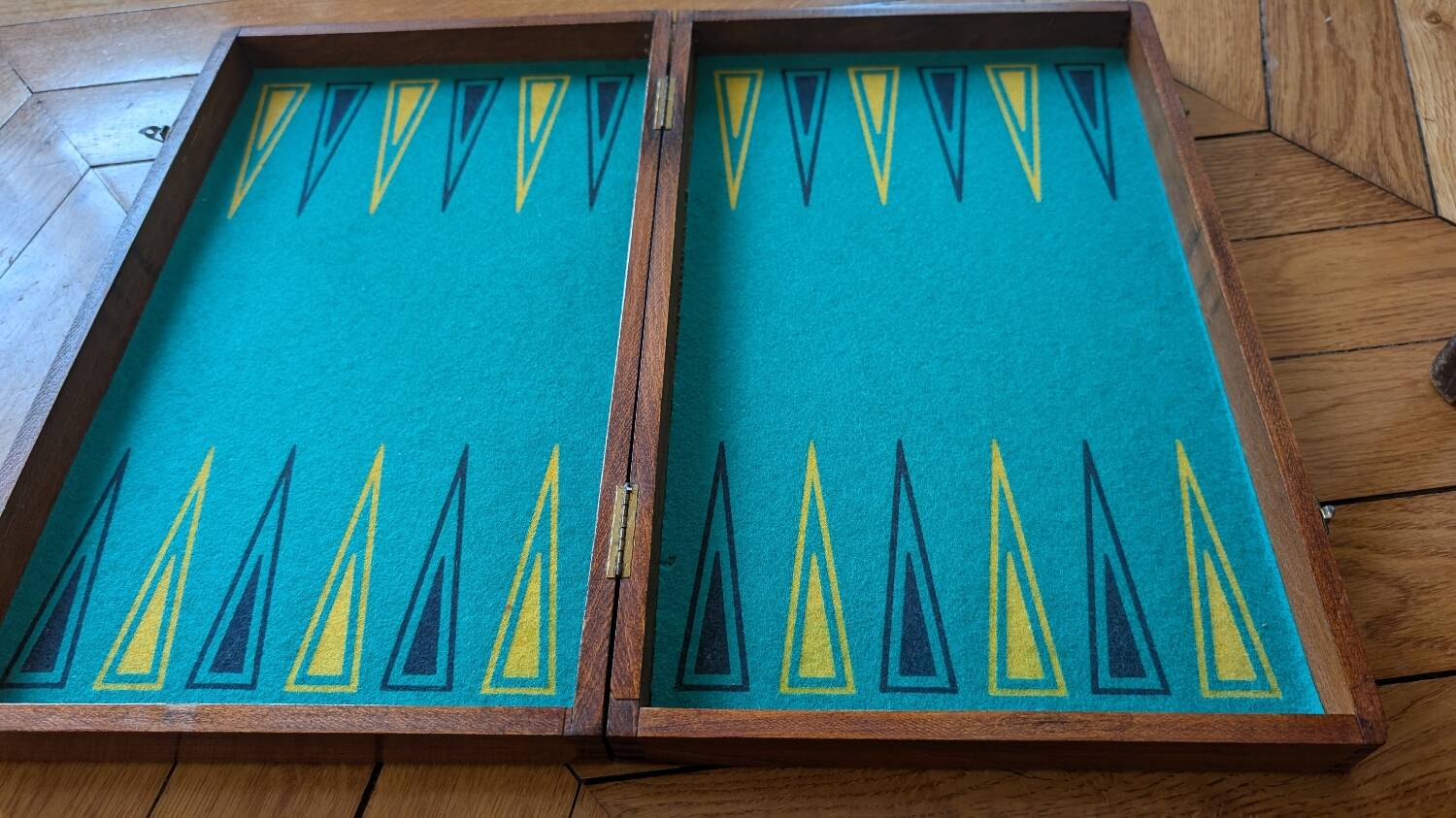 Chess and backgammon game box