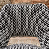 Chaise tonneau retapissée