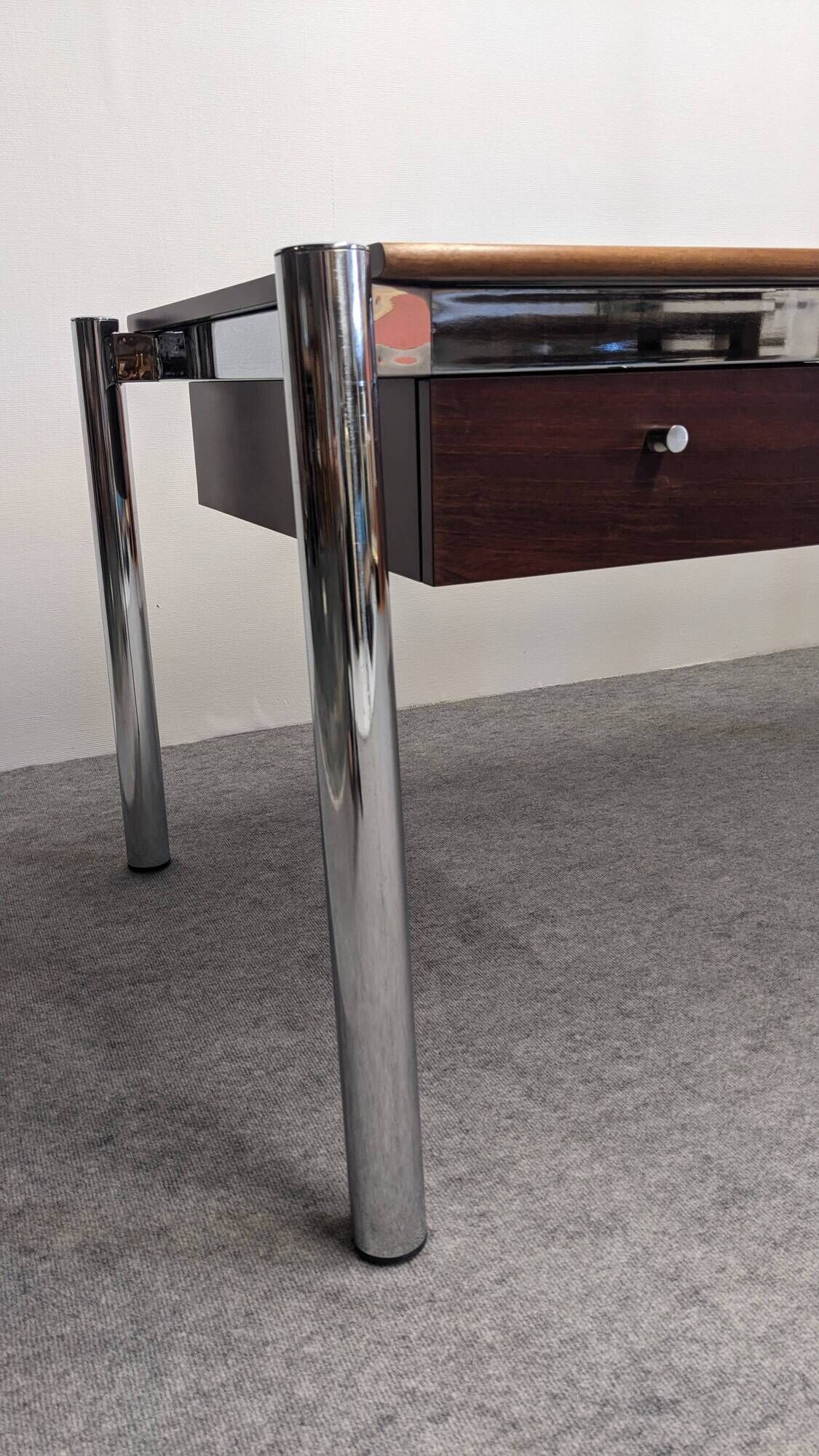 Modernist rosewood pedestal desk, Italy circa 1970