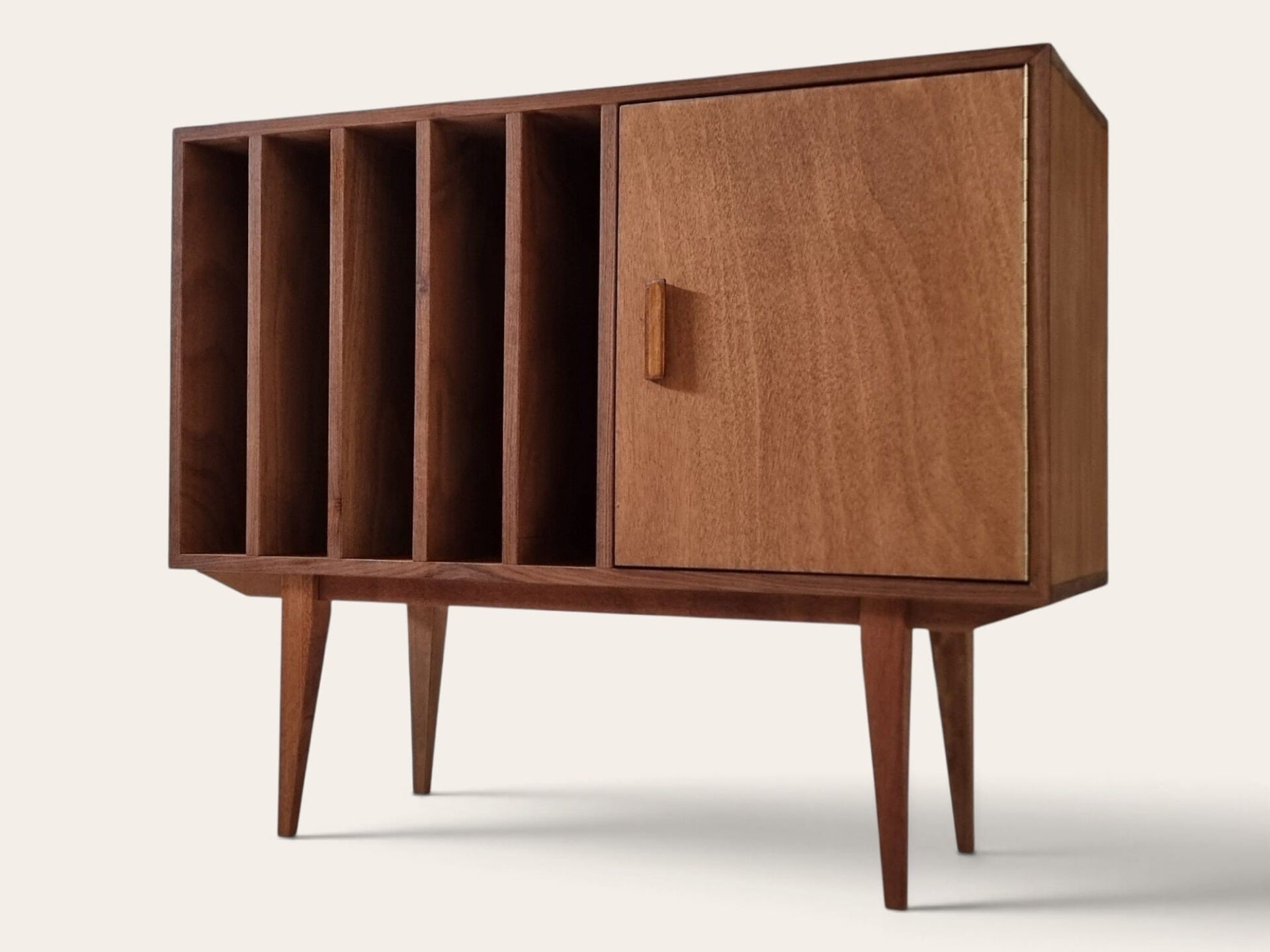 Vidar record cabinet
