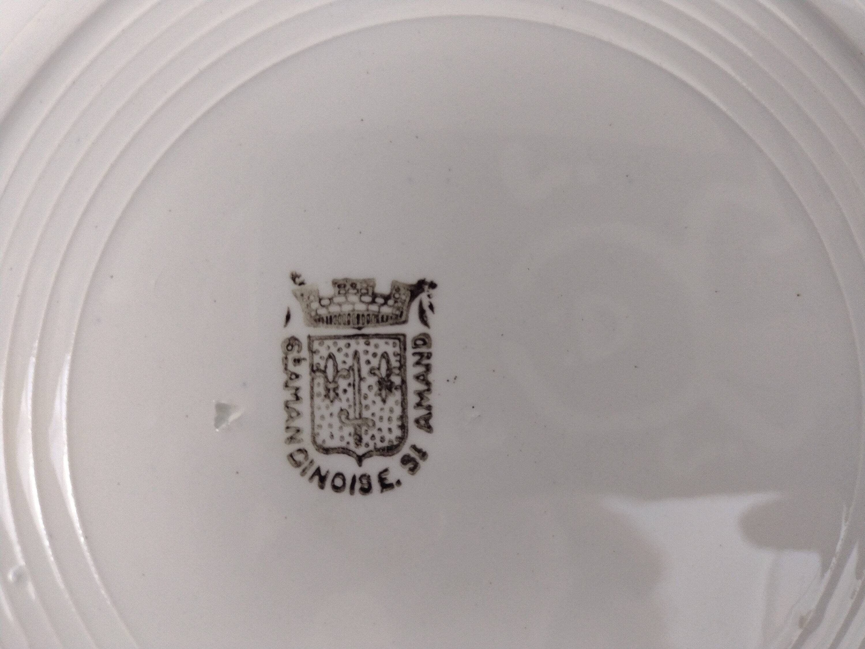 6 St Amandinoise two-tone flat plates