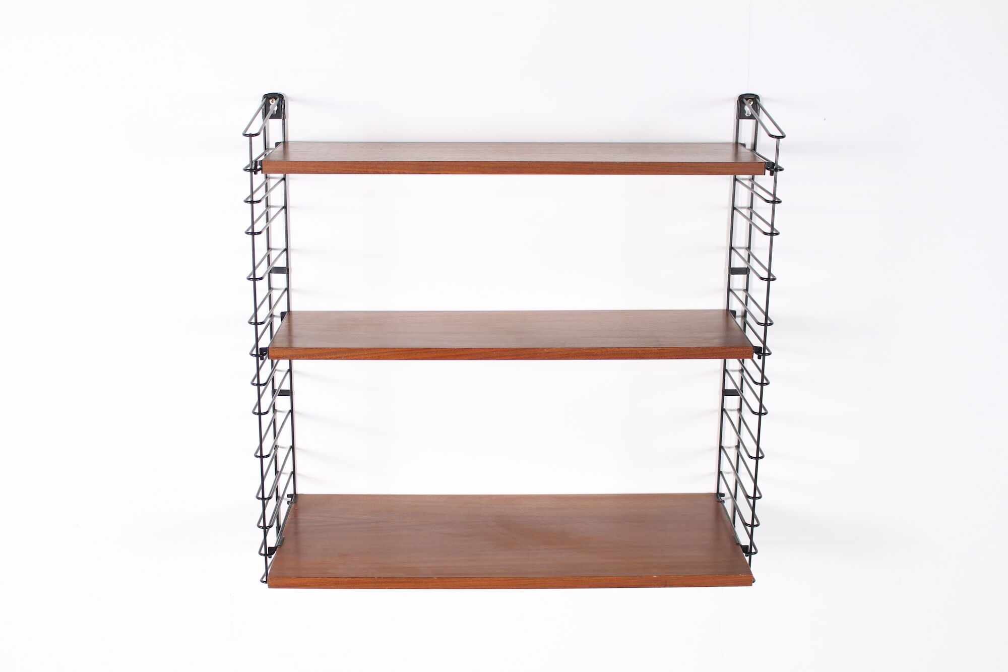 Wooden Tomado shelf with deep plank
