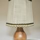 Lampe en bois tourné avec abat-jour en lin