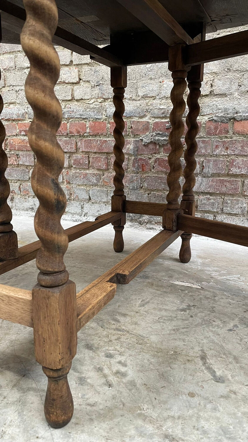 Antique Oak Oval Drop-Leaf Table with Barley Twist Legs – Gateleg Tabl