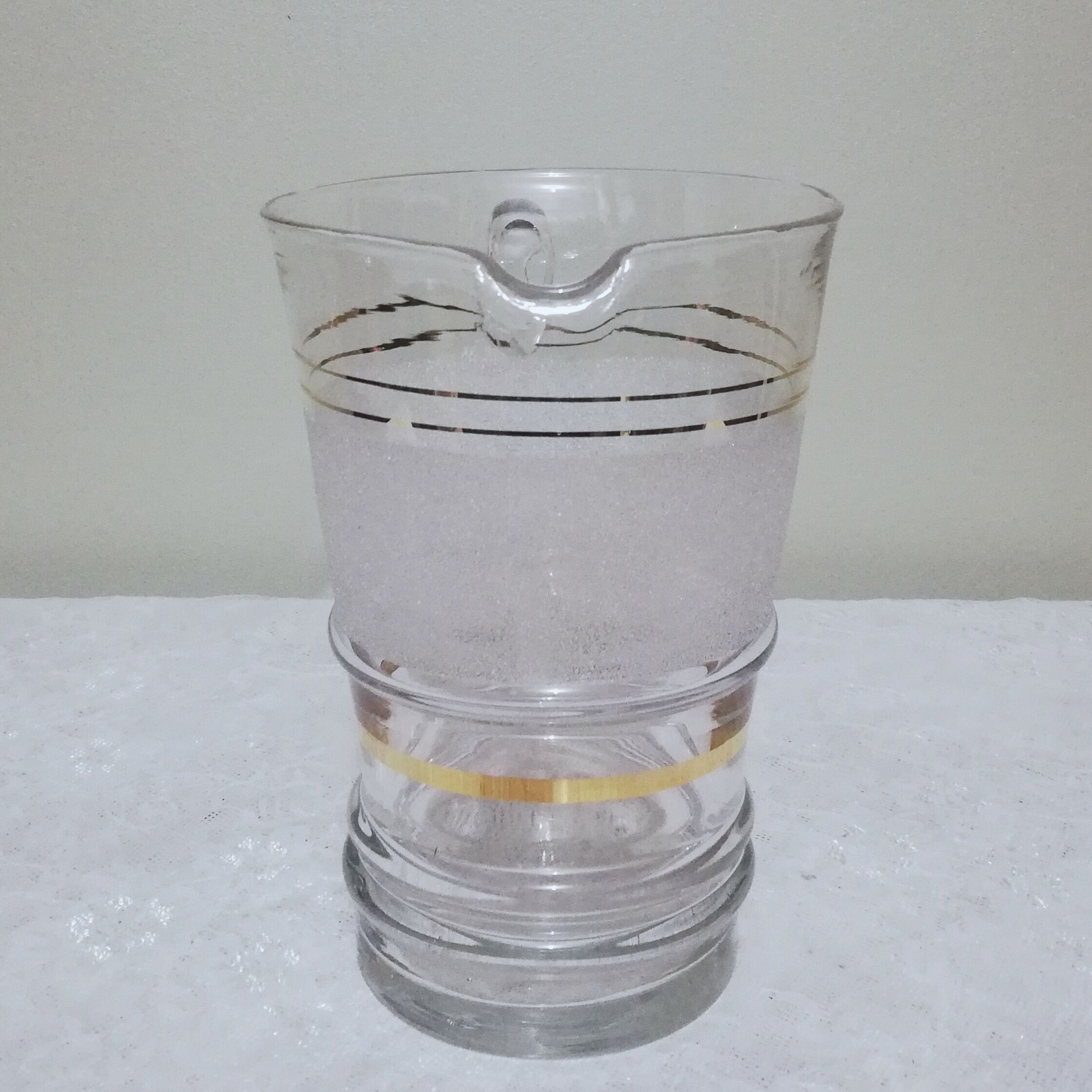 Pitcher in frosted glass and gilding 1 liter