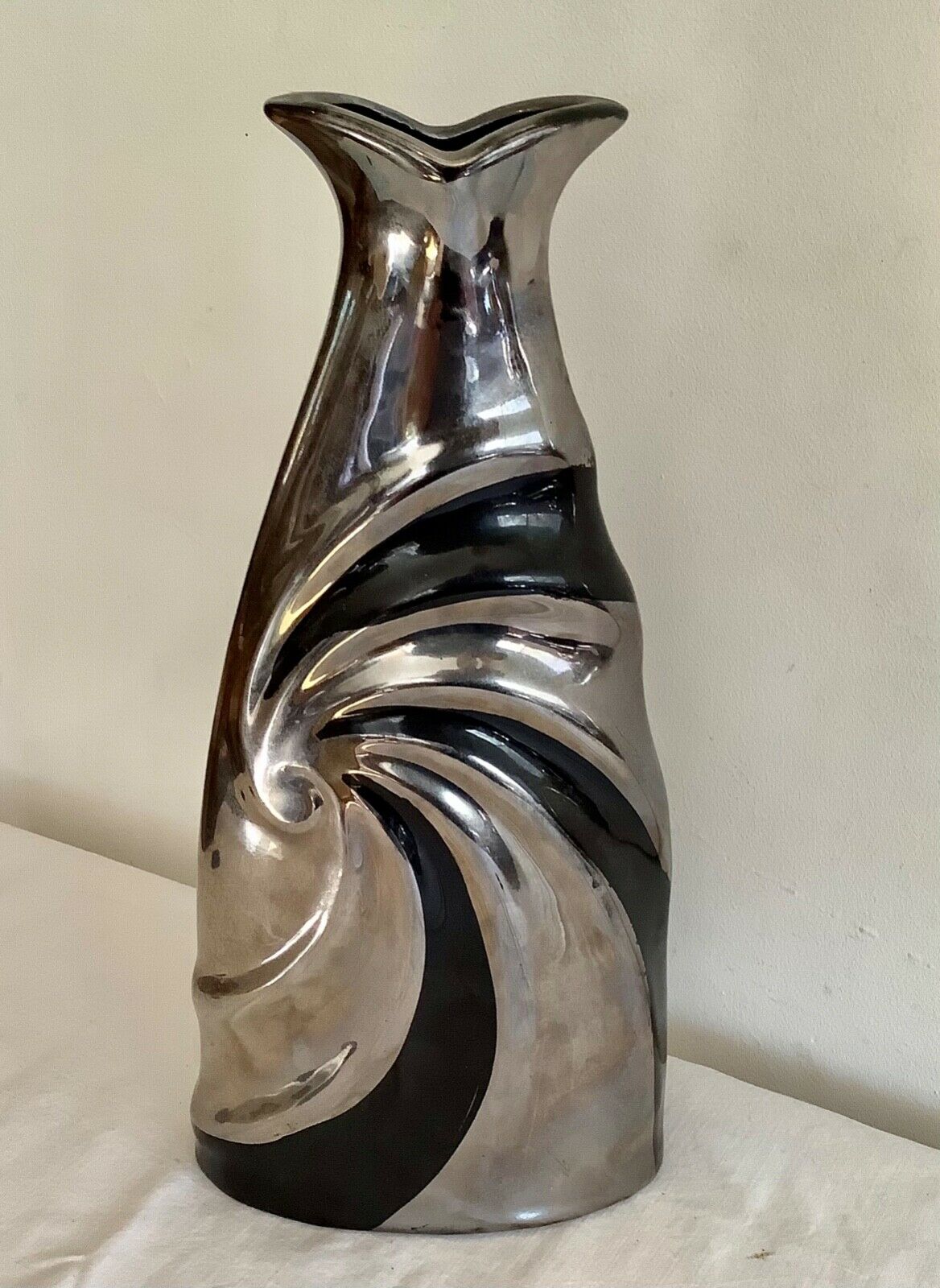 Vintage vase in silver and black lace-up earthenware stamped