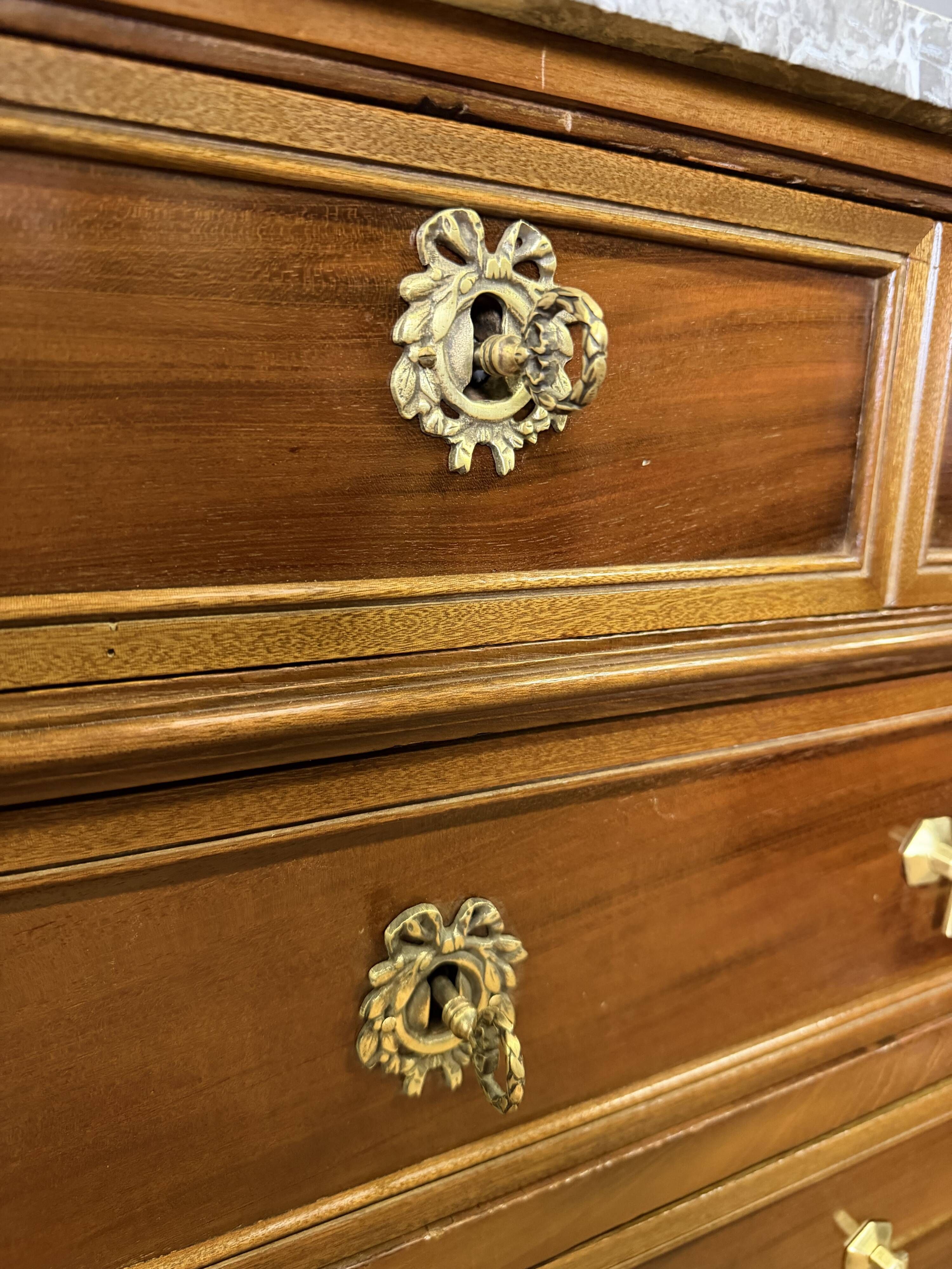 Louis XVI commode from the 19th century in walnut.